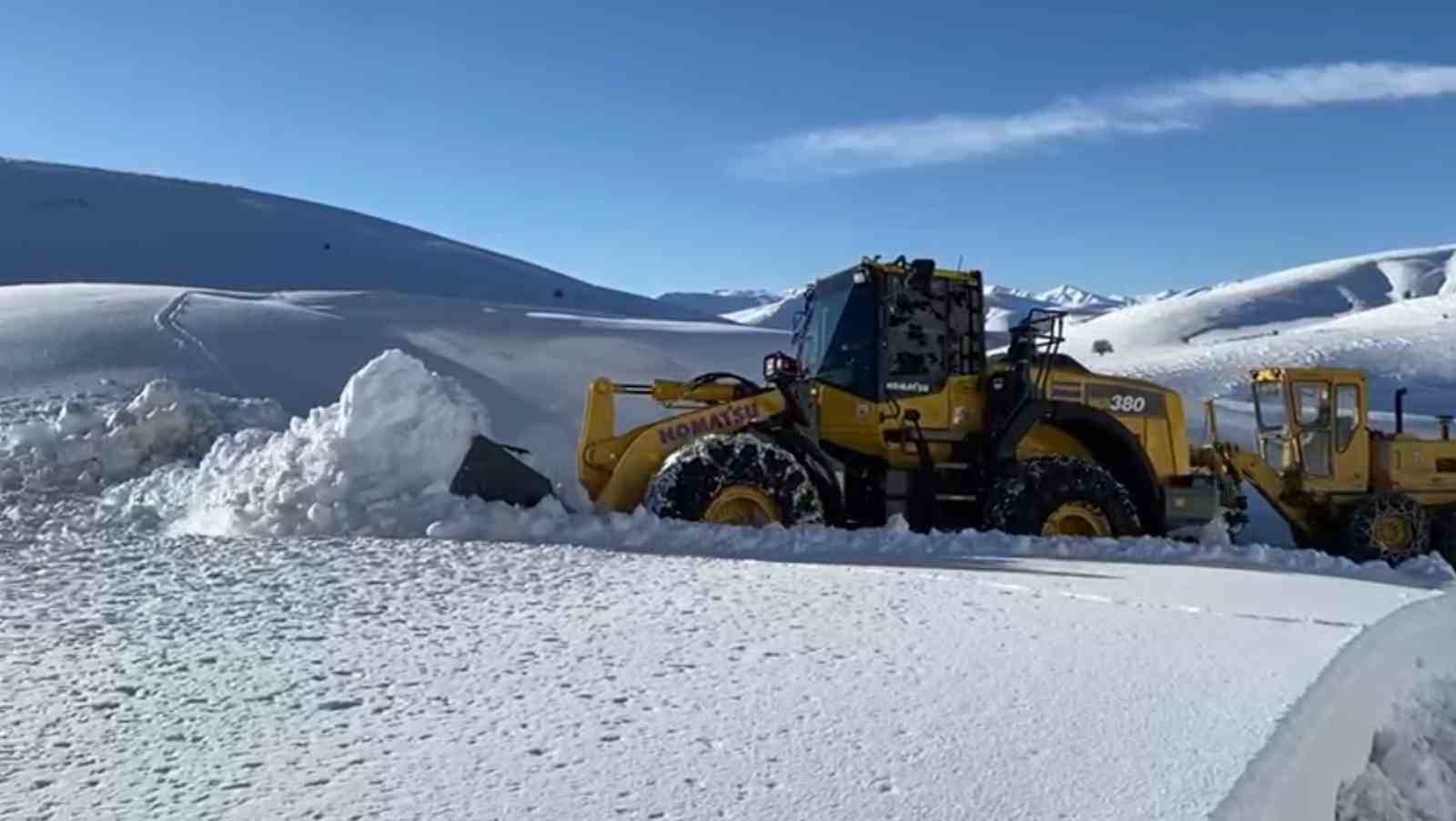 Malatya Büyükşehir Belediyesinin karla mücadele çalışmaları devam ediyor
