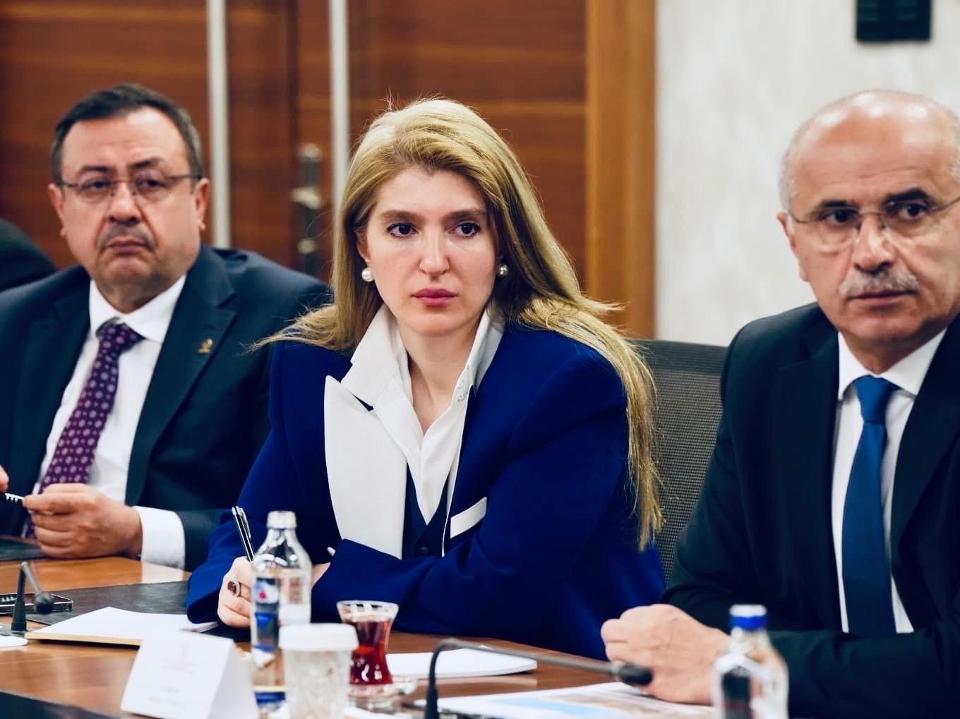 Malatya için görüşmeler, ülke gündemine yakın takip
Malatya için görüşmeler, ülke gündemine yakın takip