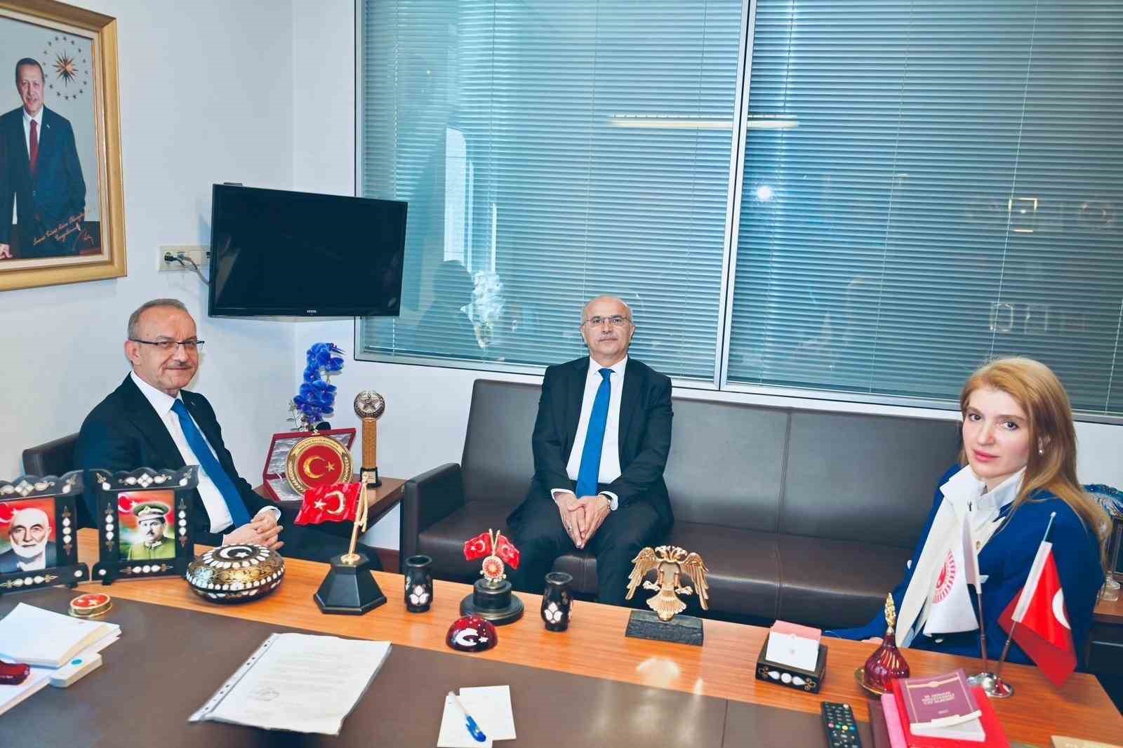 Malatya için görüşmeler, ülke gündemine yakın takip
Malatya için görüşmeler, ülke gündemine yakın takip