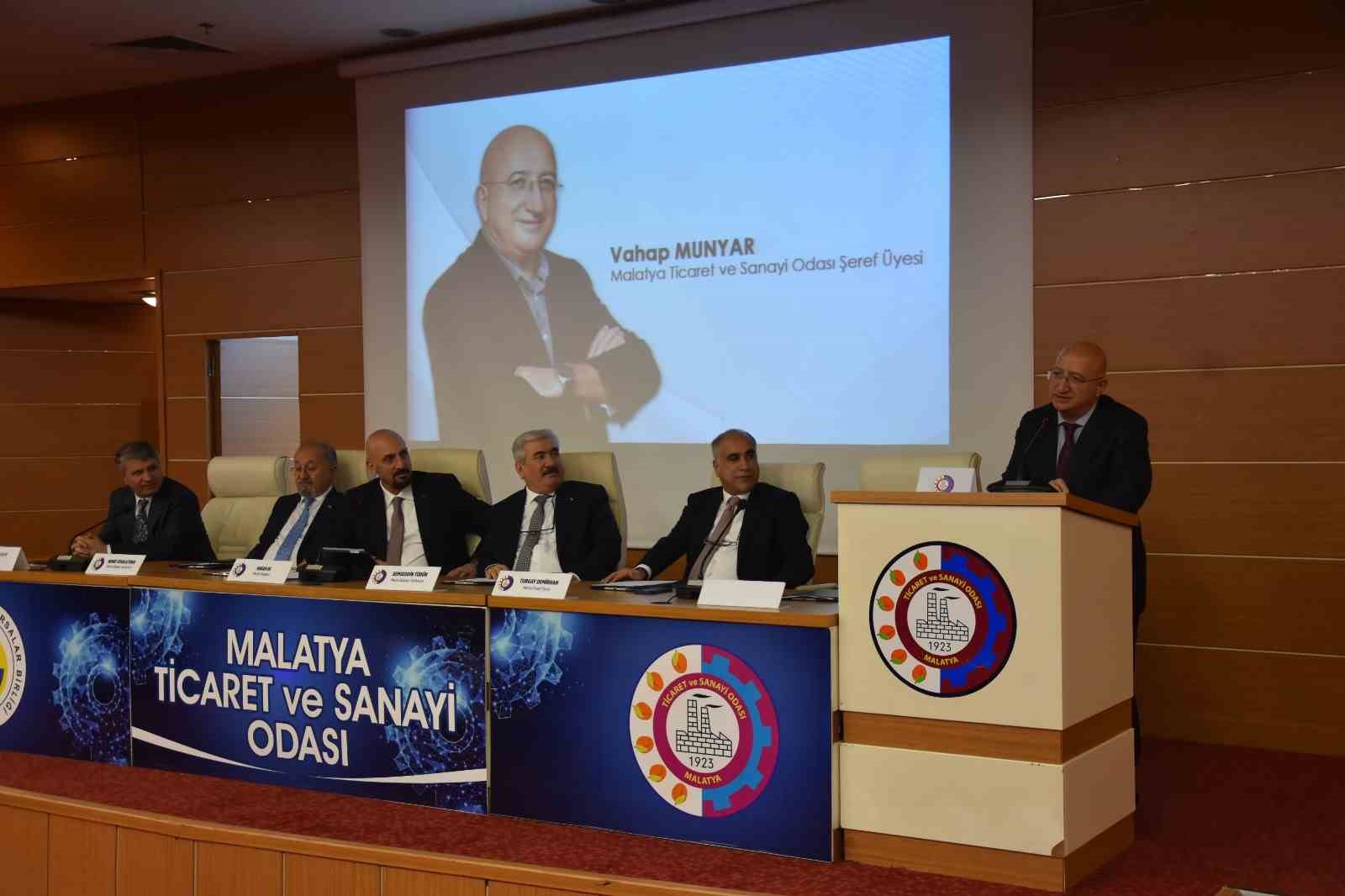 Malatya TSO’dan Vahap Munyar’a "Şeref Üyeliği Beratı"
