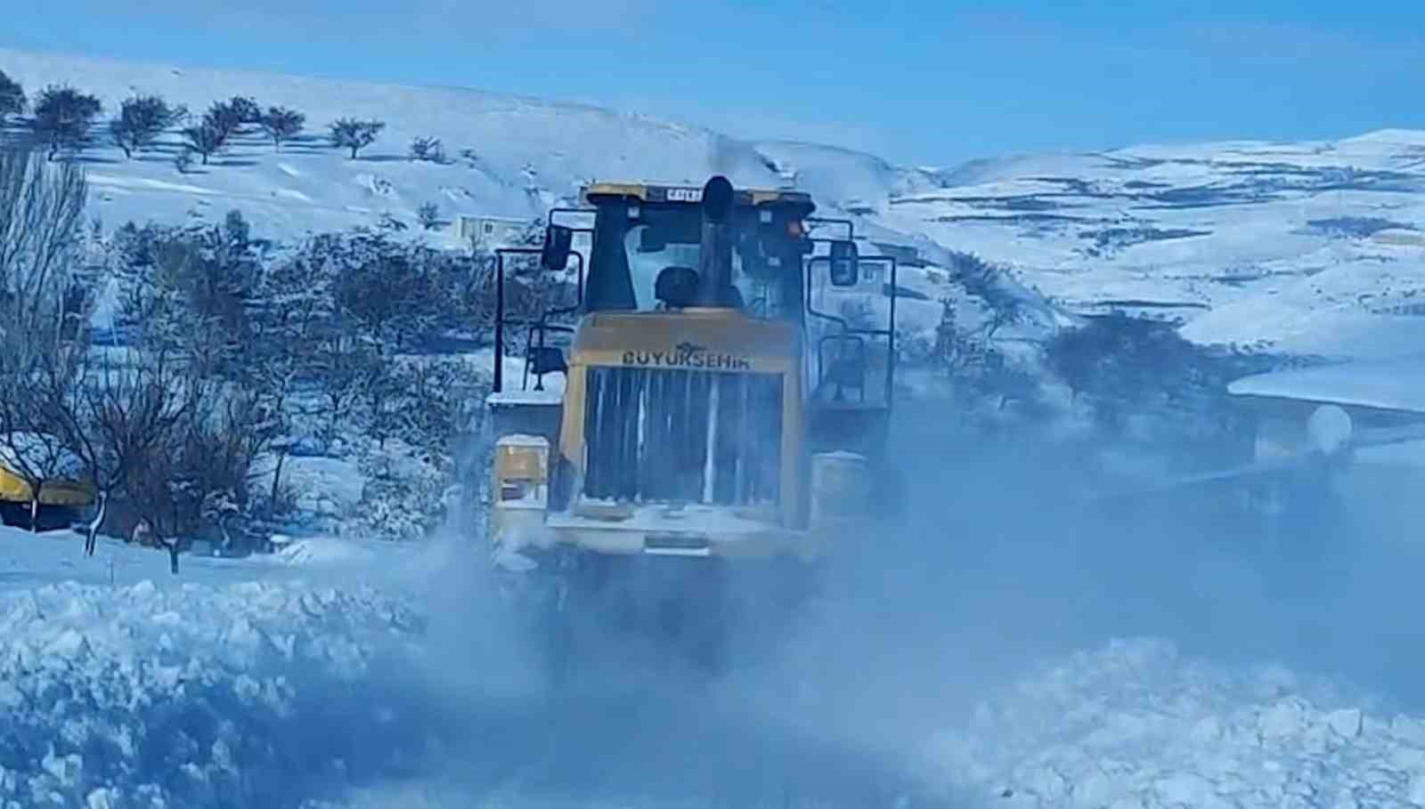 Malatya’da 176 mahalle yolu ulaşıma açıldı
Malatya’da 176 mahalle yolu ulaşıma açıldı