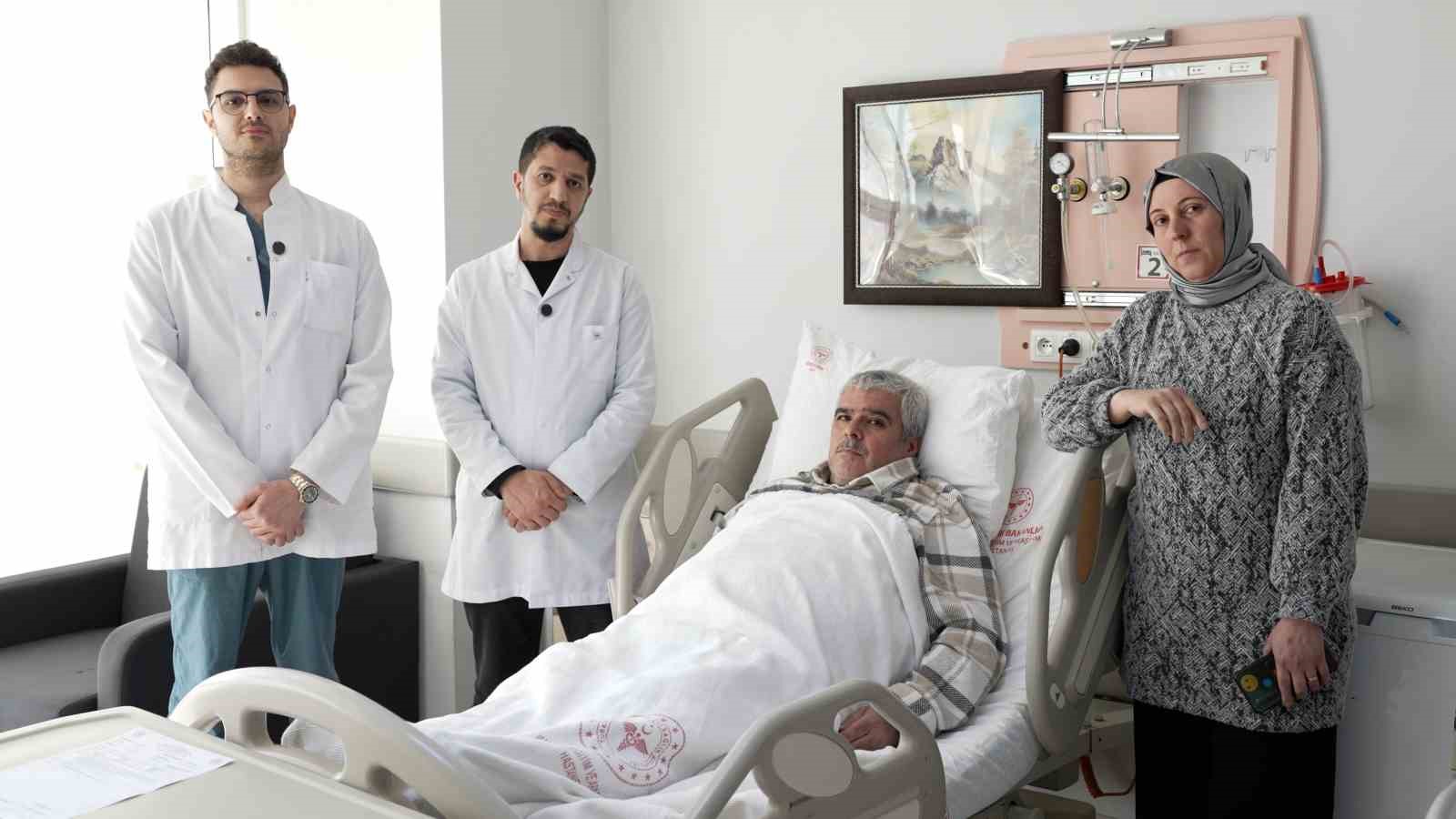 Malatya’da 20 santimetrelik kitle kapalı yöntemle çıkarıldı
