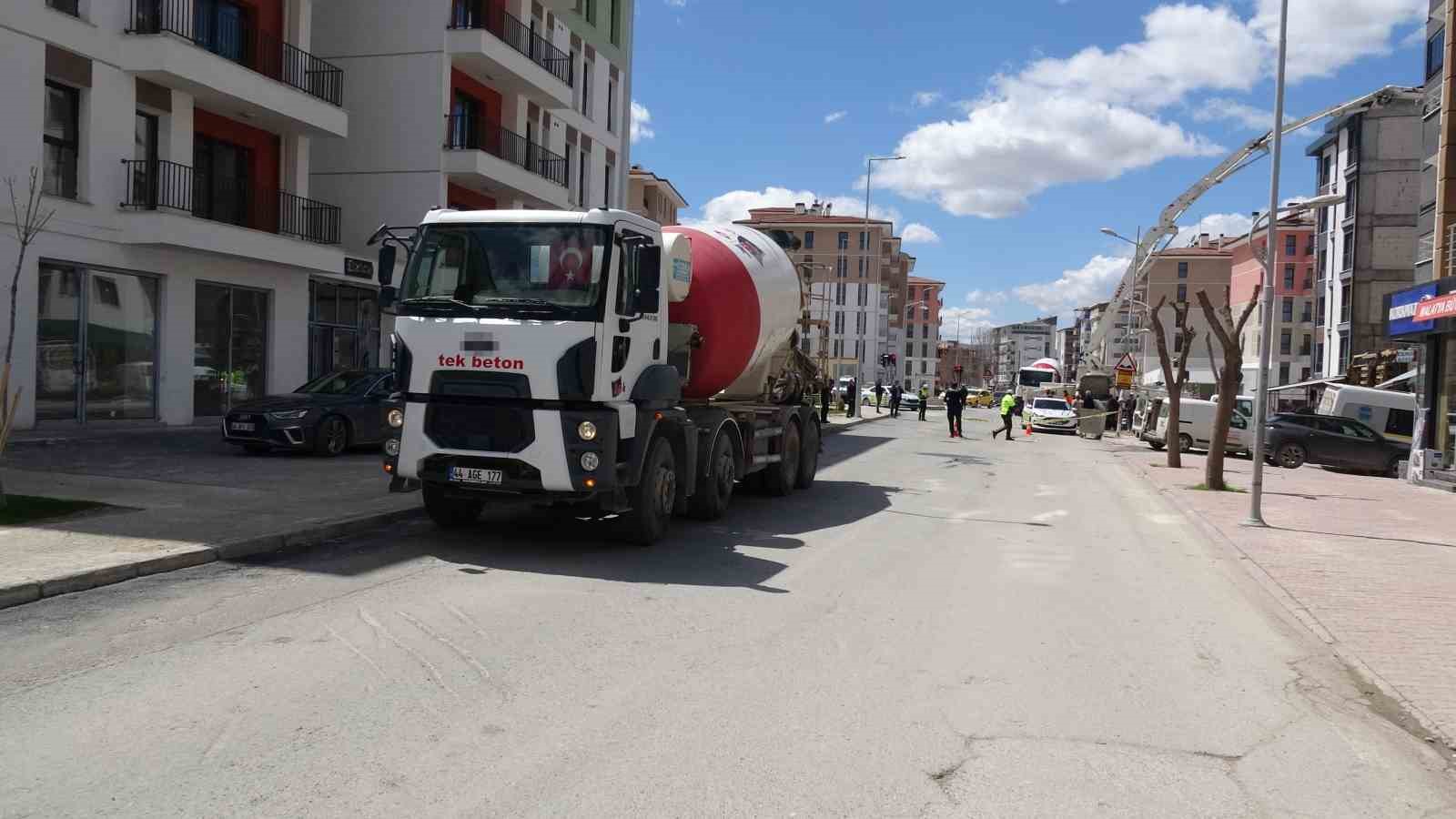 Malatya’da beton mikserinin çarptığı kadın ağır yaralandı
