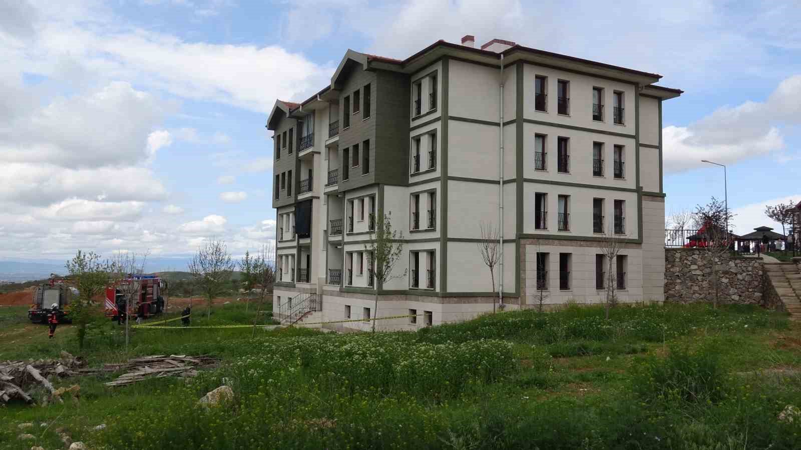 Malatya’da ev yangınında 3 kişi dumandan etkilendi
