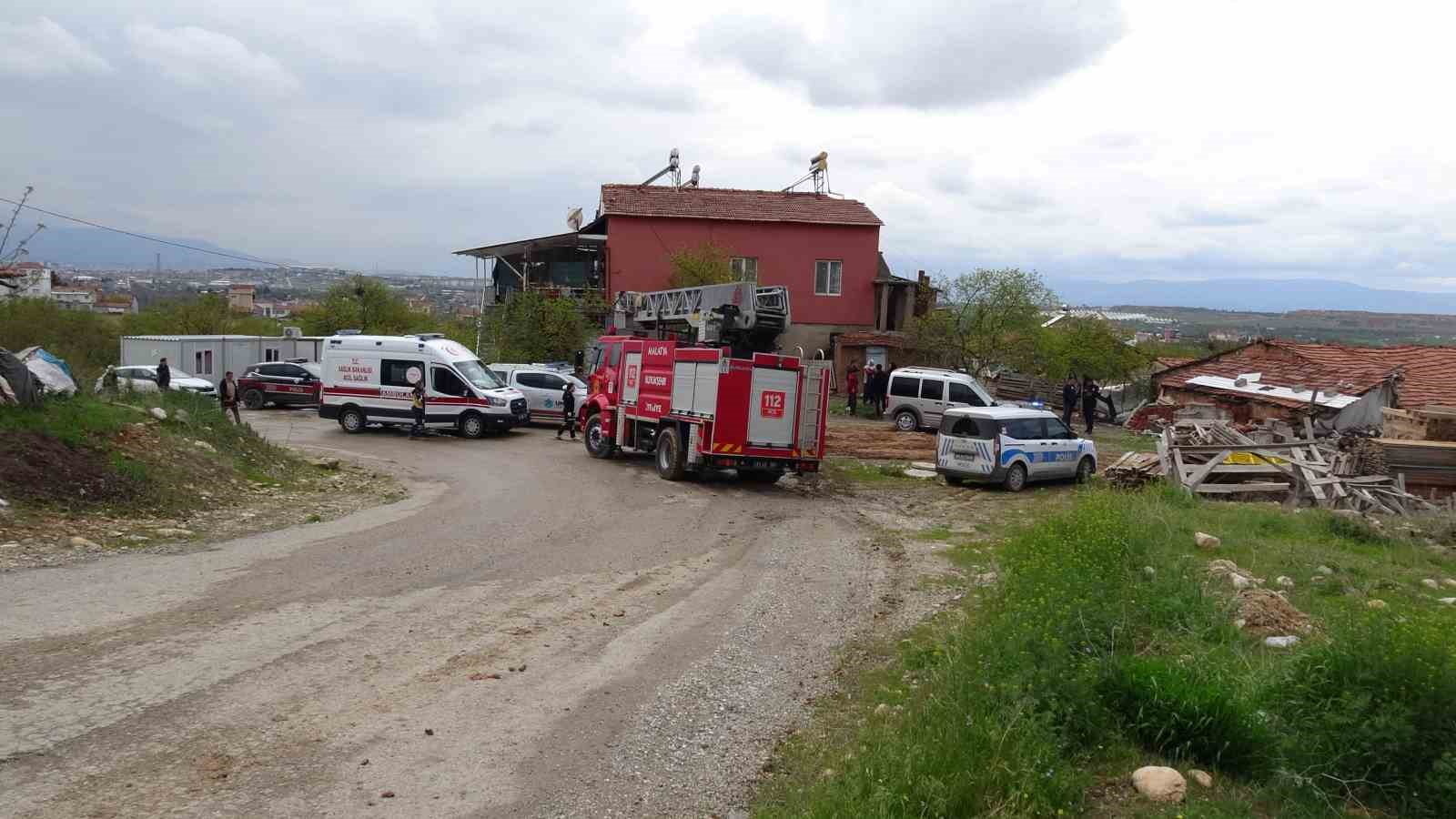 Malatya’da ev yangınında 3 kişi dumandan etkilendi
