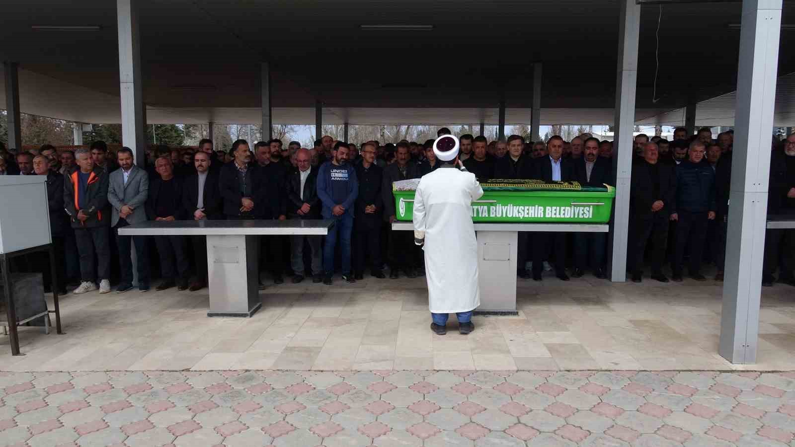 Malatya’da hayatını kaybeden öğretmen son yolculuğuna uğurlandı
