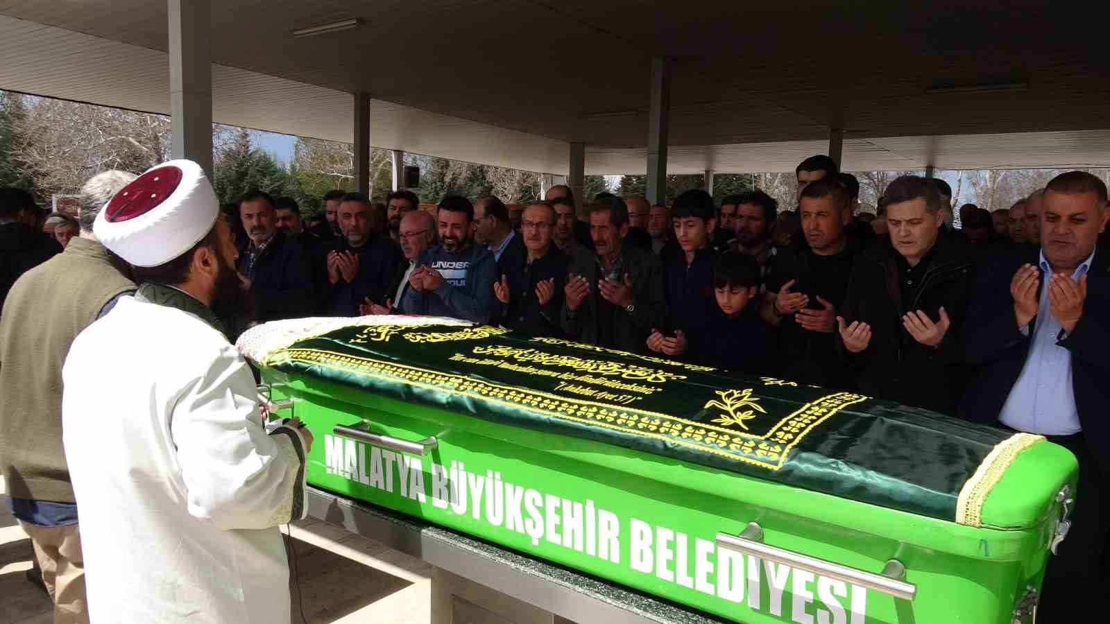 Malatya’da hayatını kaybeden öğretmen son yolculuğuna uğurlandı

