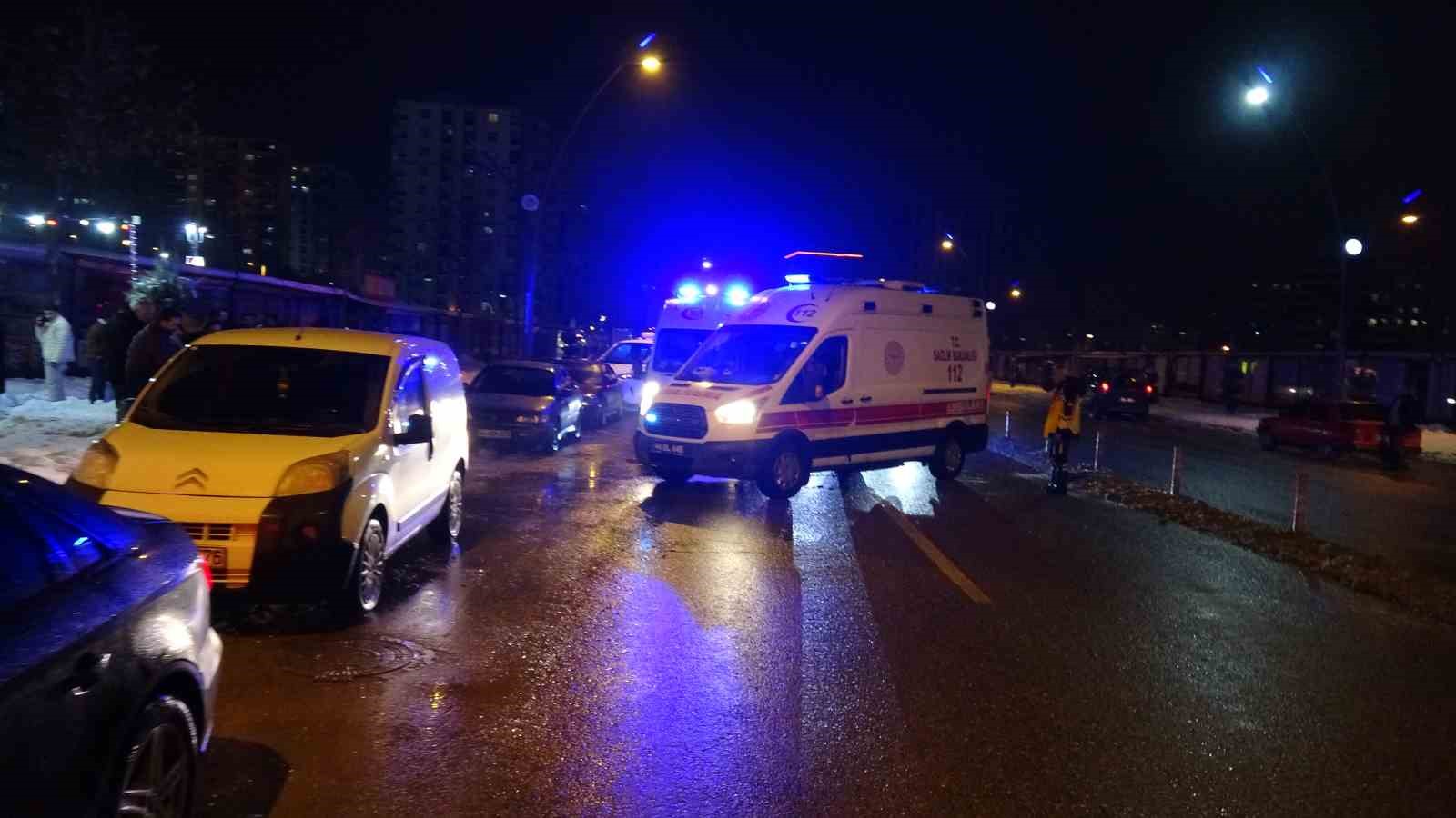 Malatya’da husumetlilerin bıçaklı kavgasında: 2’si ağır 3 kişi yaralandı
