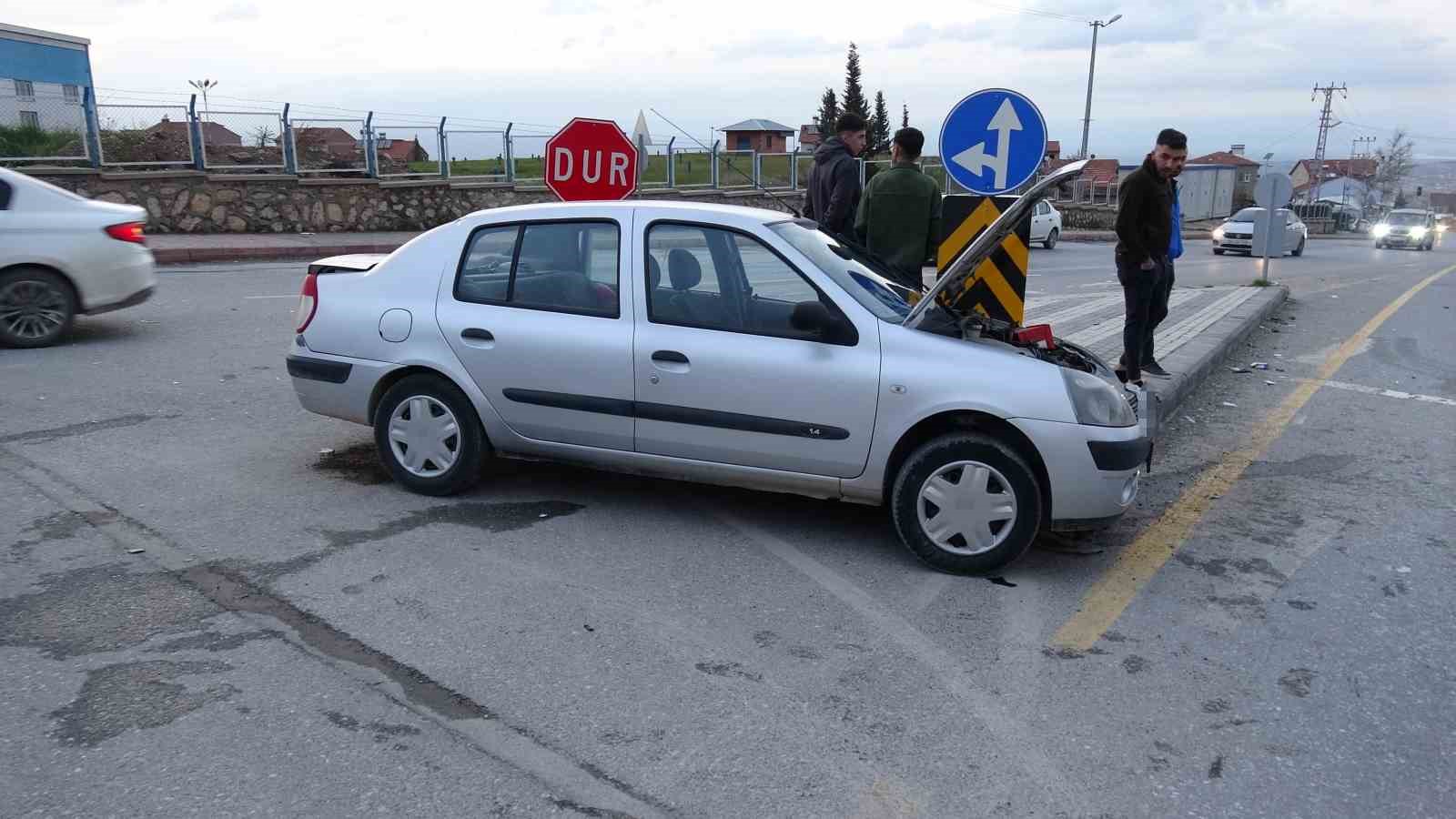 Malatya’da iki araç çarpıştı: 4 yaralı
