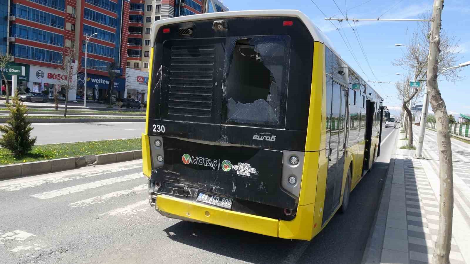 Malatya’da iki otobüs çarpıştı: 2 yaralı
