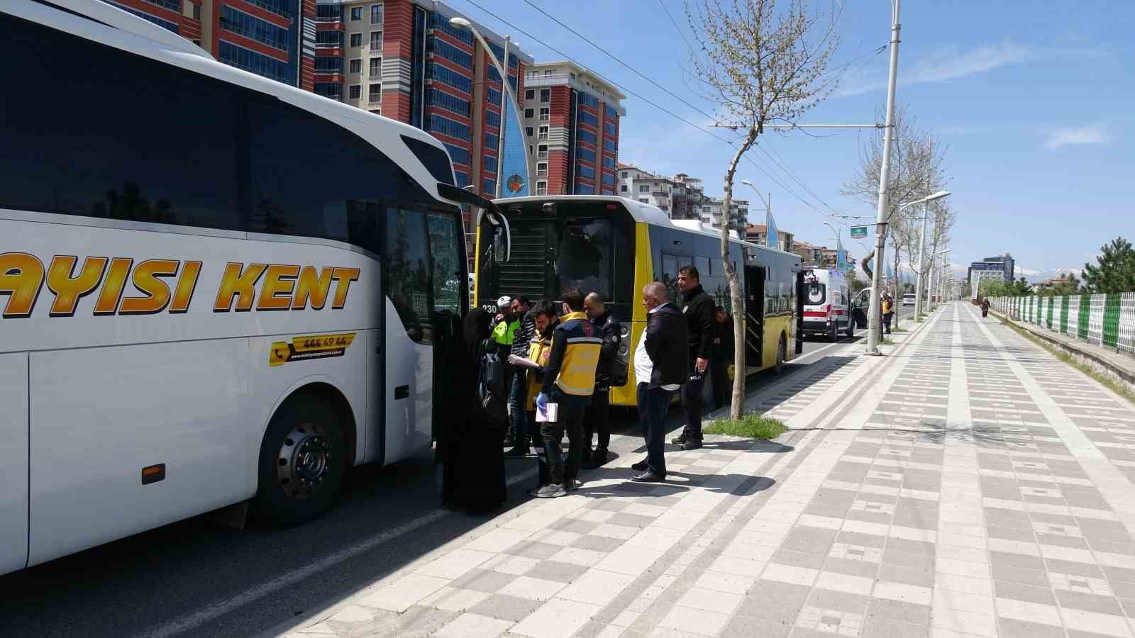 Malatya’da iki otobüs çarpıştı: 2 yaralı
