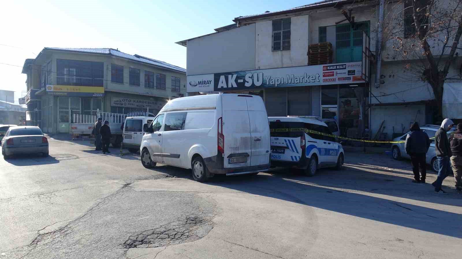 Malatya’da kalp krizi geçiren sürücünün kaza anı kamerada
