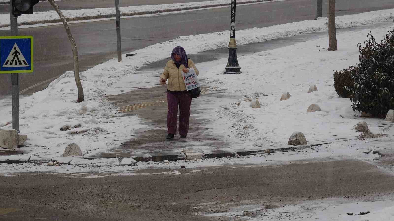Malatya’da kar ve sis etkili oluyor
