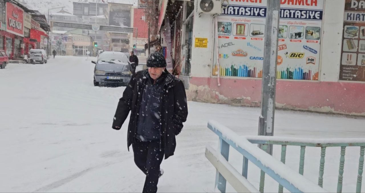 Malatya’da kar yağışı etkili oluyor
