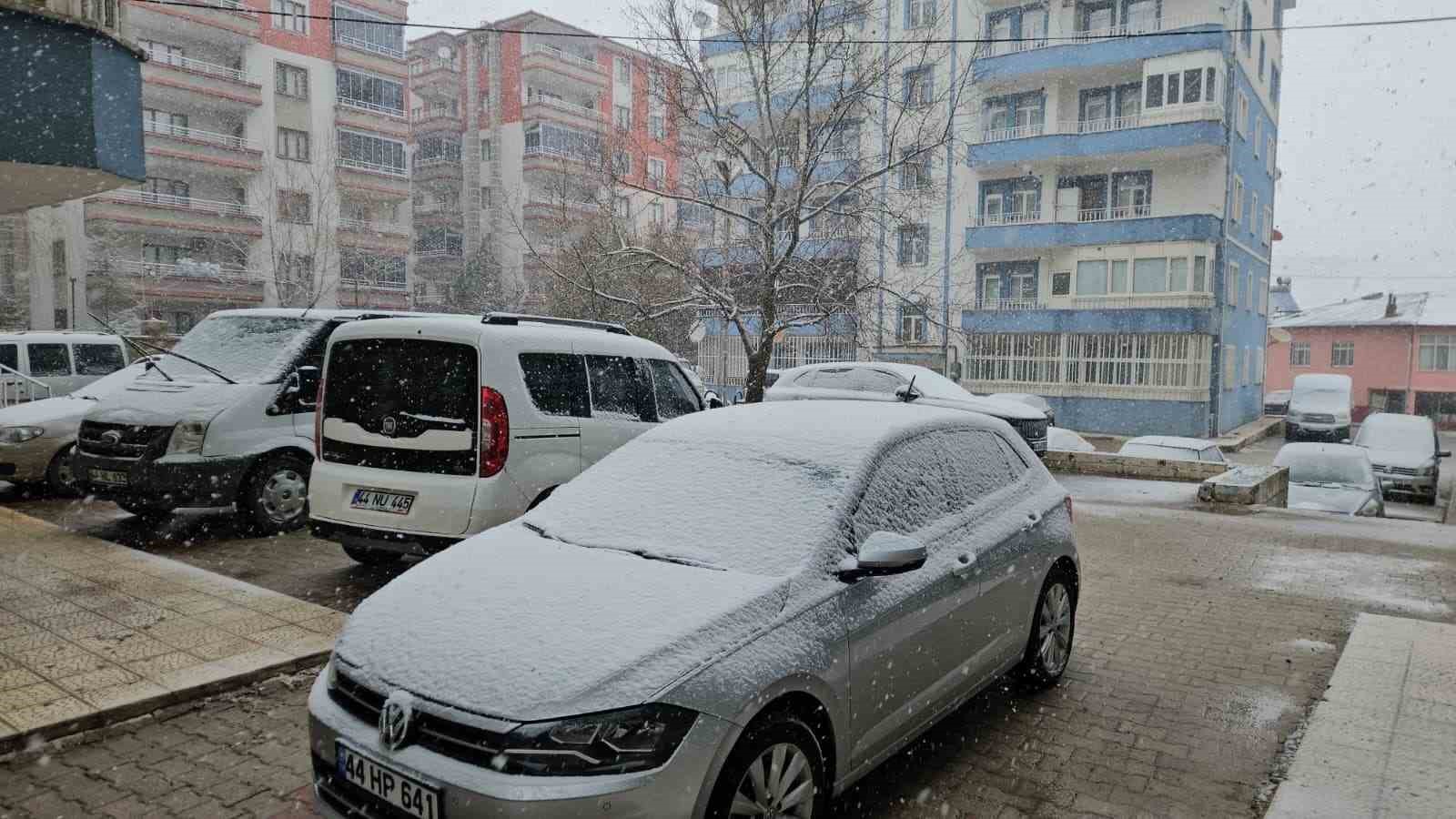 Malatya’da kar yağışı etkisini artırdı
