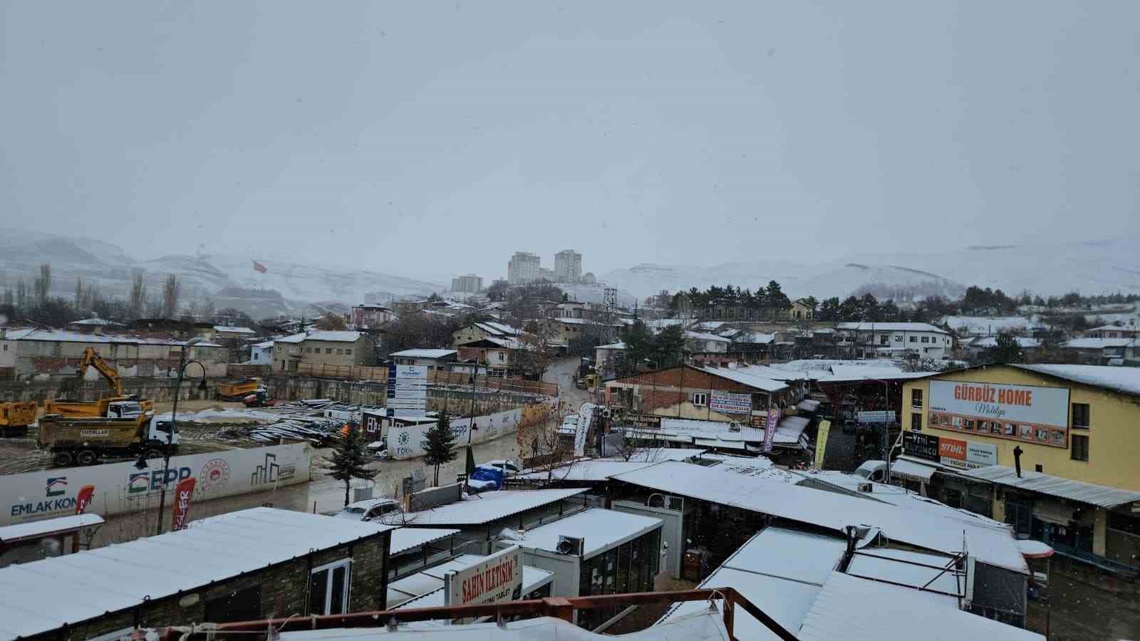 Malatya’da kar yağışı etkisini artırdı
