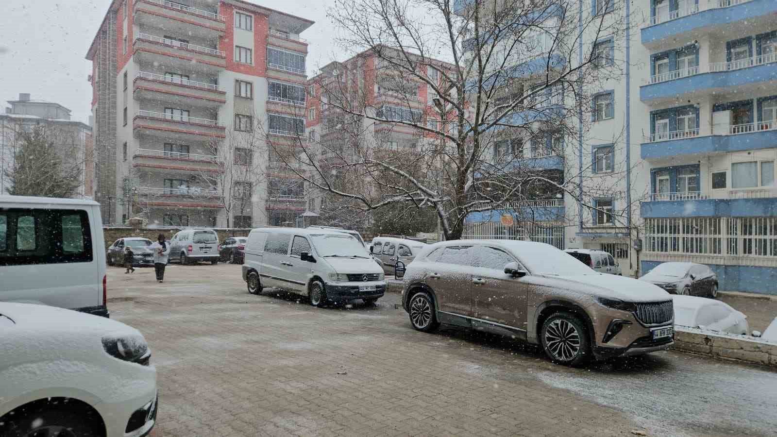 Malatya’da kar yağışı etkisini artırdı
