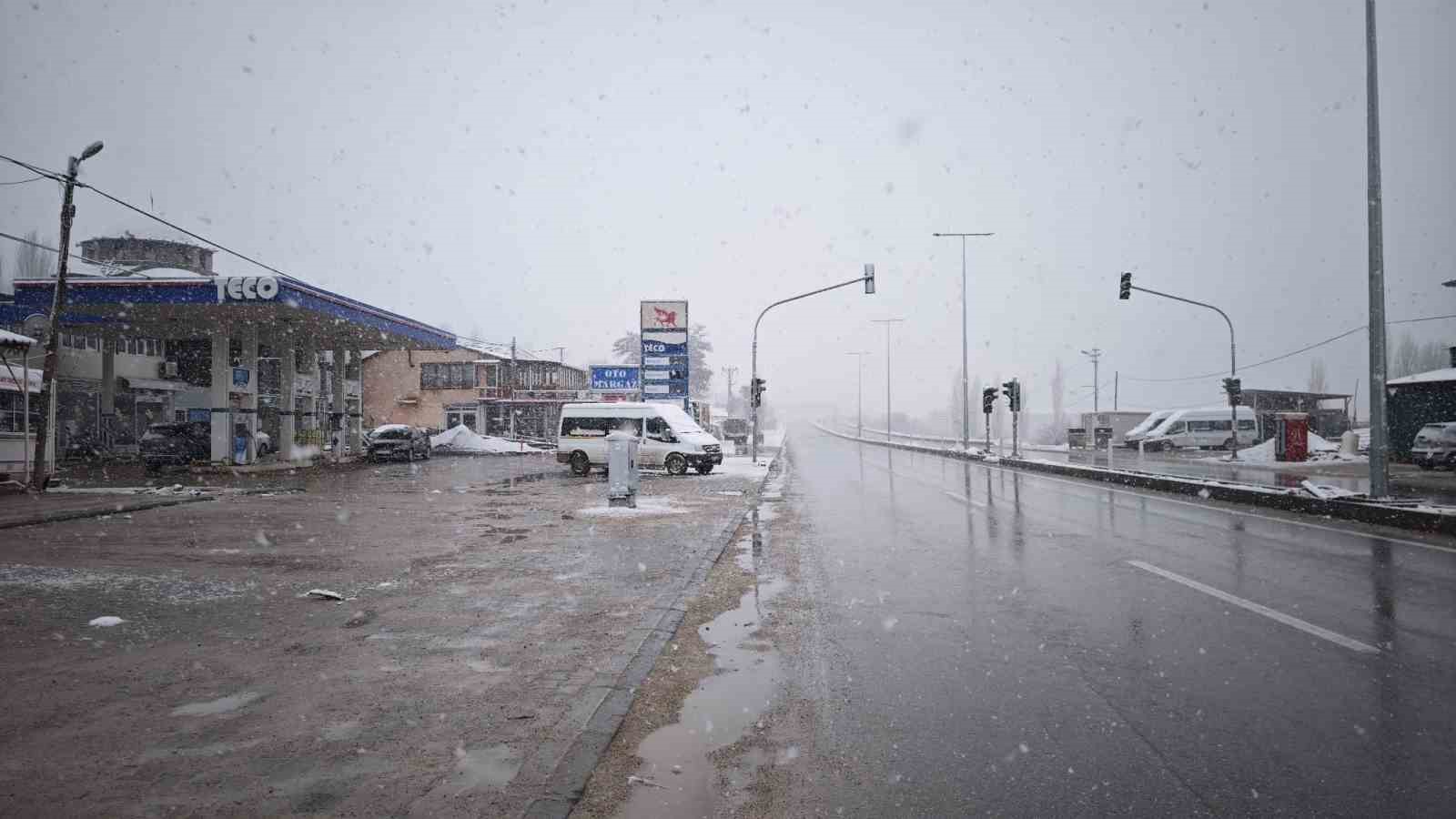 Malatya’da kar yağışı etkisini artırdı
