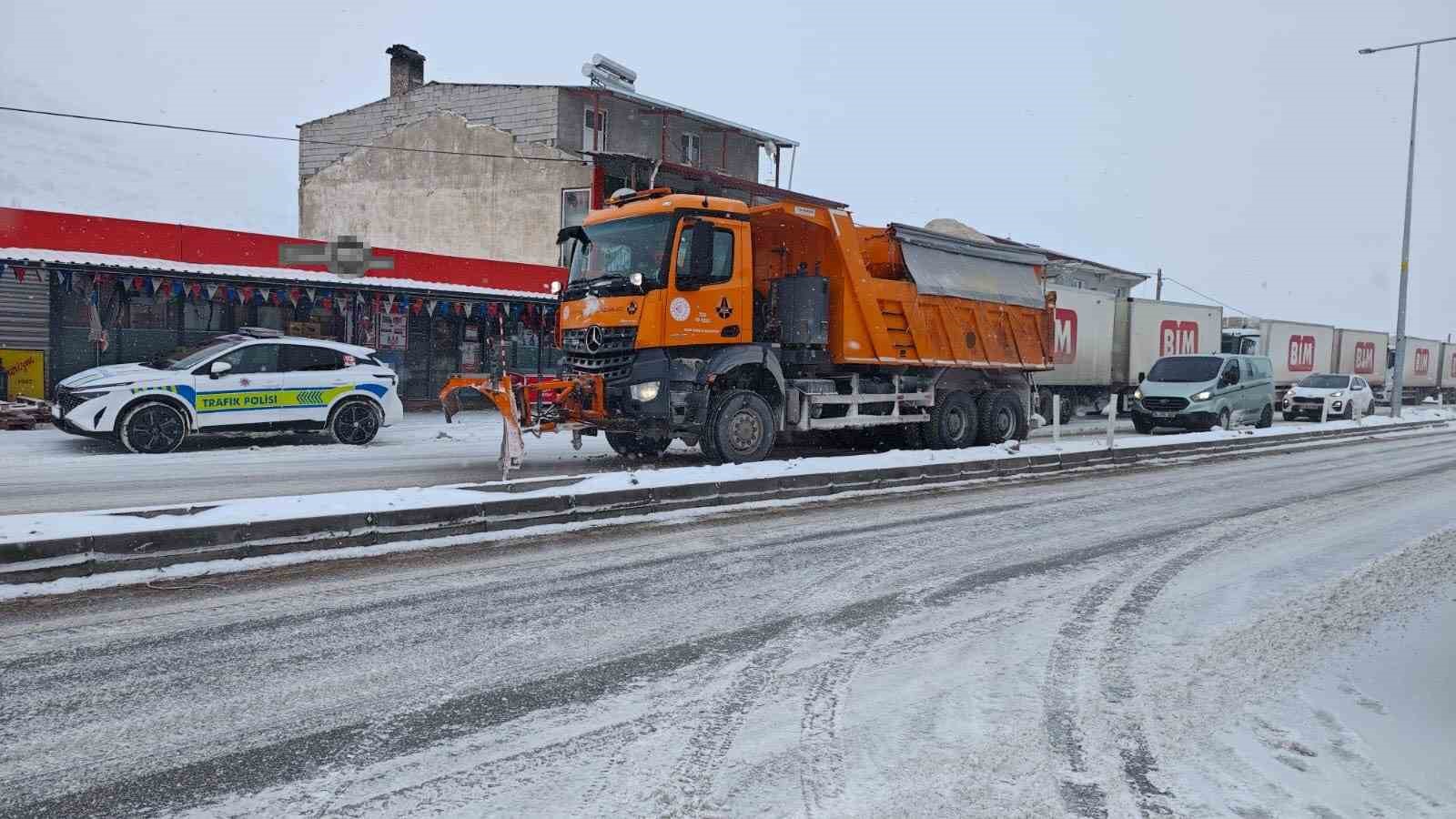 Malatya’da kar yağışı ulaşımı aksattı
