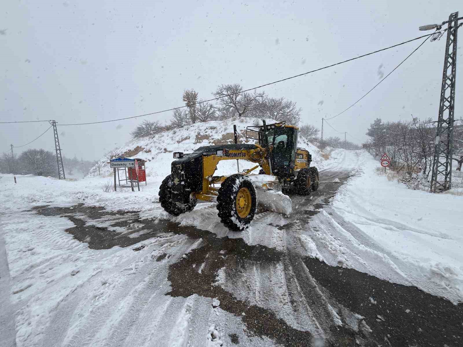 Malatya’da kardan kapanan yollar açılıyor
