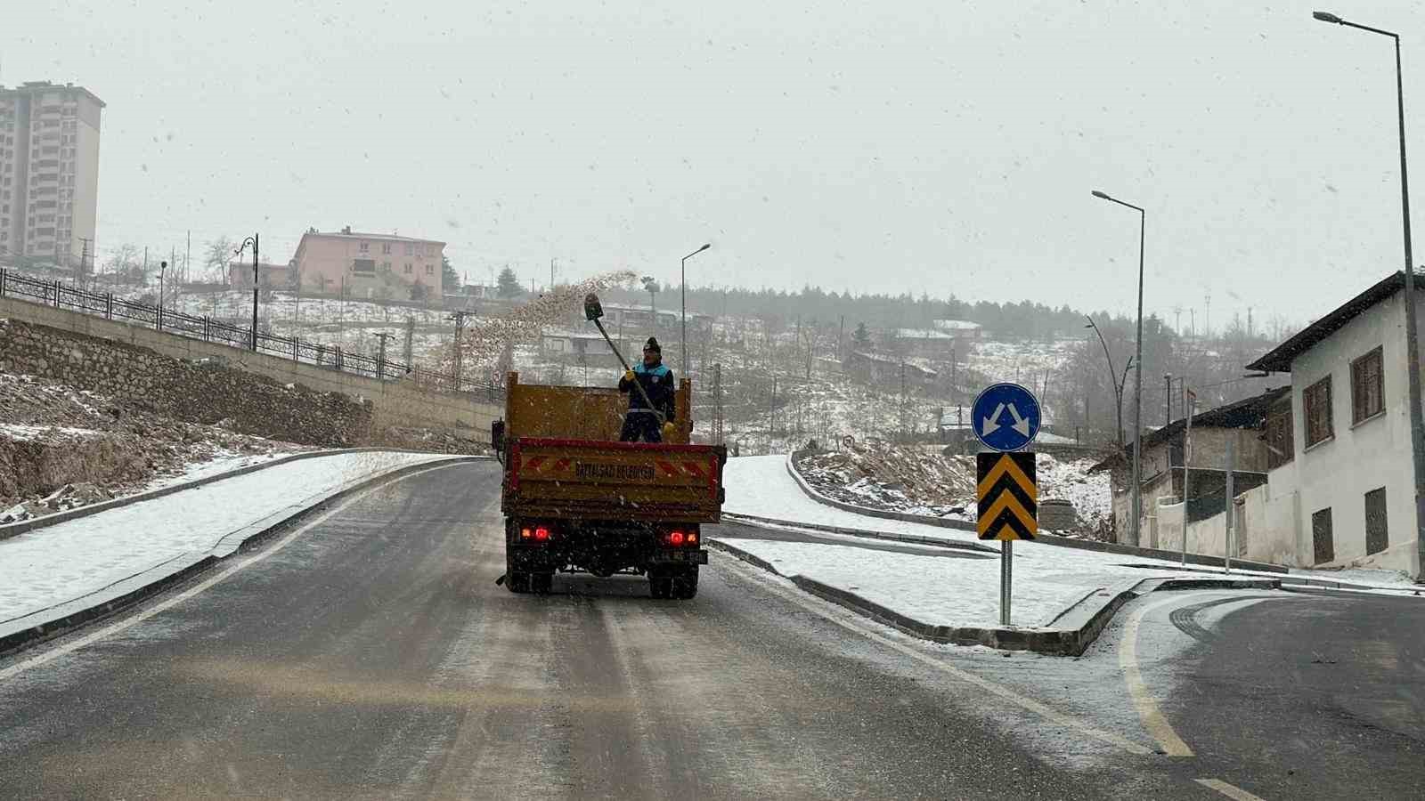 Malatya’da karla mücadele sürüyor
Malatya’da karla mücadele sürüyor
