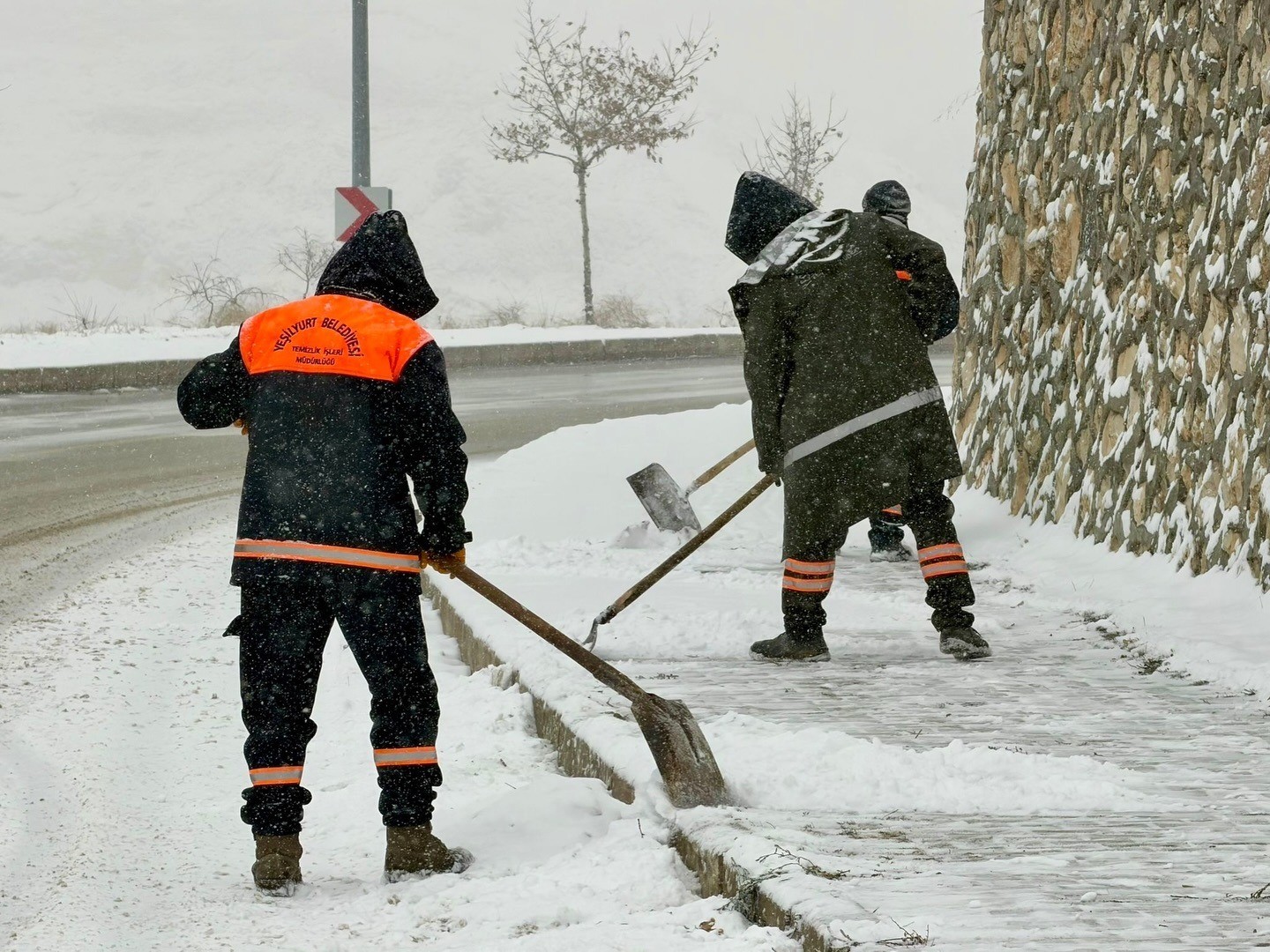 Malatya’da karla mücadele sürüyor
Malatya’da karla mücadele sürüyor