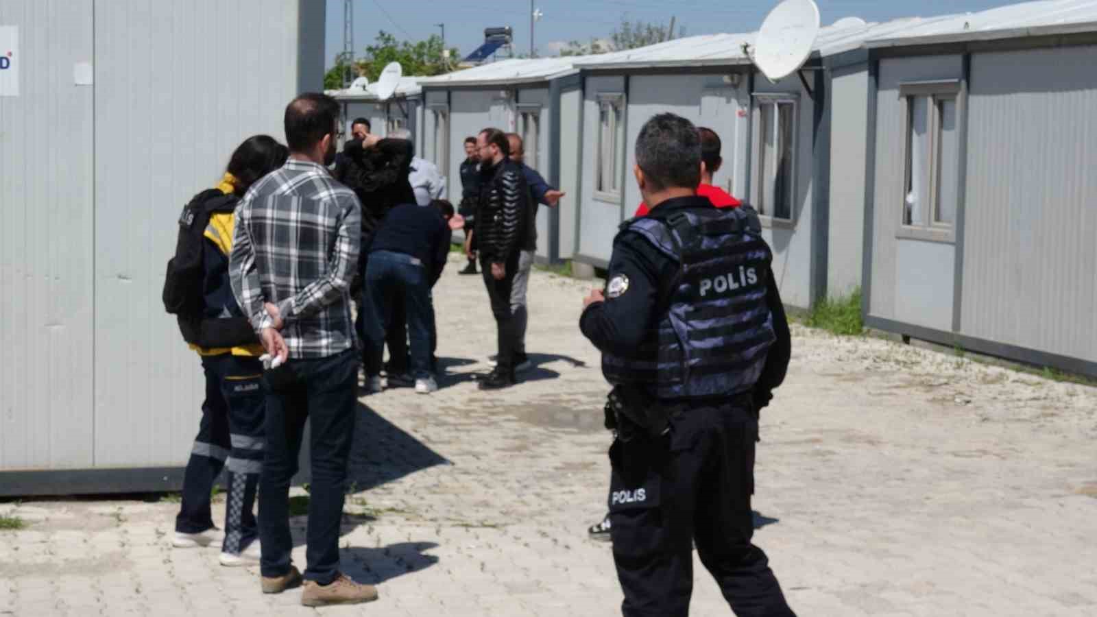 Malatya’da kendini konteynere kilitleyen genç polisi alarma geçirdi
