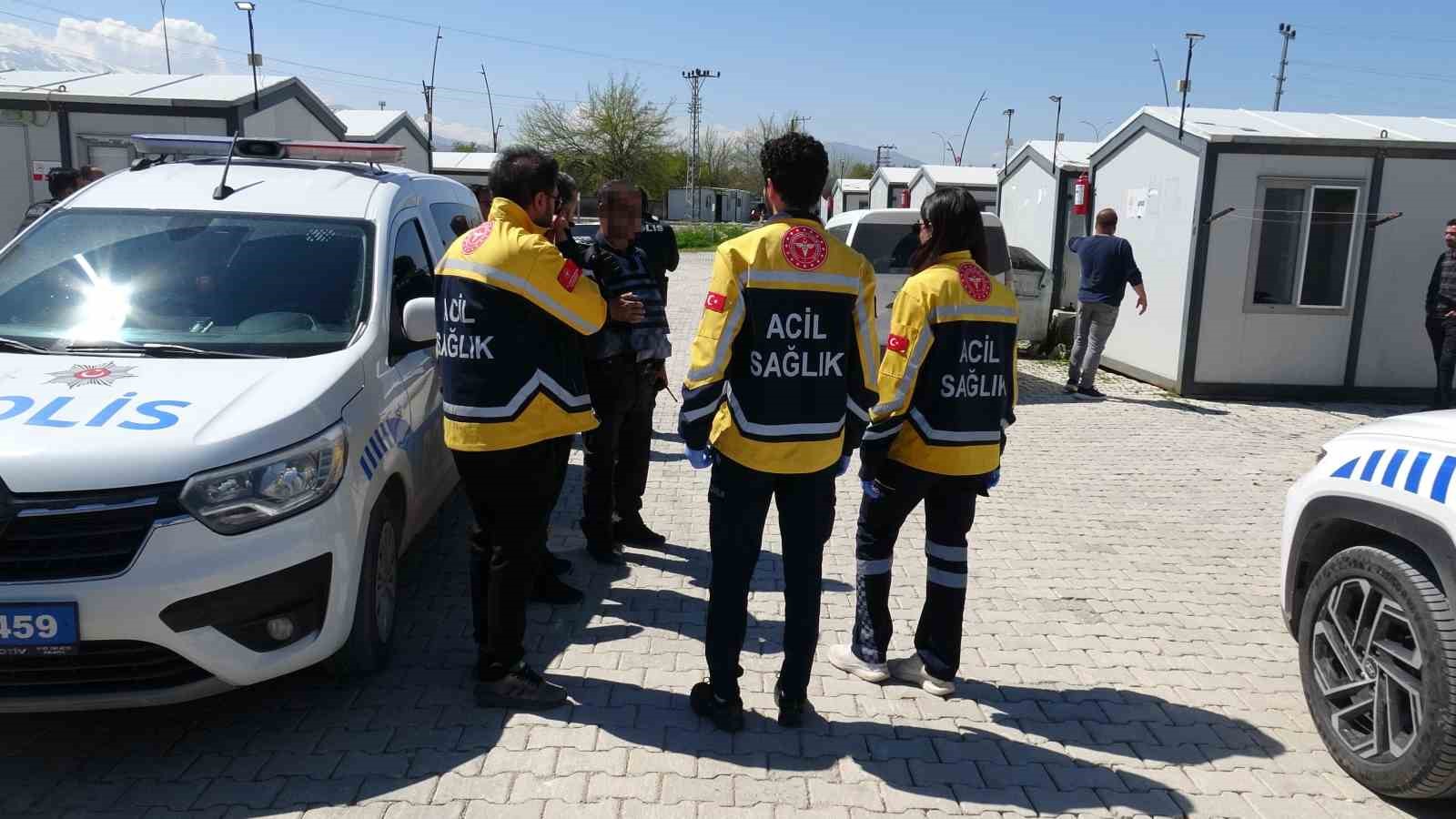 Malatya’da kendini konteynere kilitleyen genç polisi alarma geçirdi
