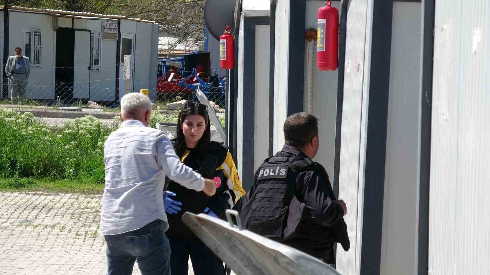 Malatya’da kendini konteynere kilitleyen genç polisi alarma geçirdi
