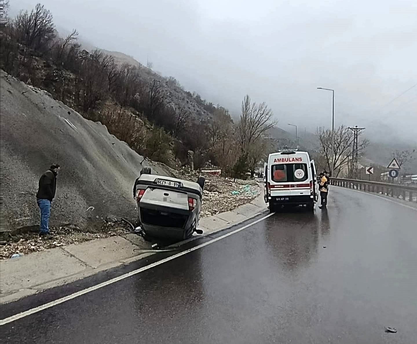 Malatya’da kontrolden çıkan araç devrildi: 5 yaralı
