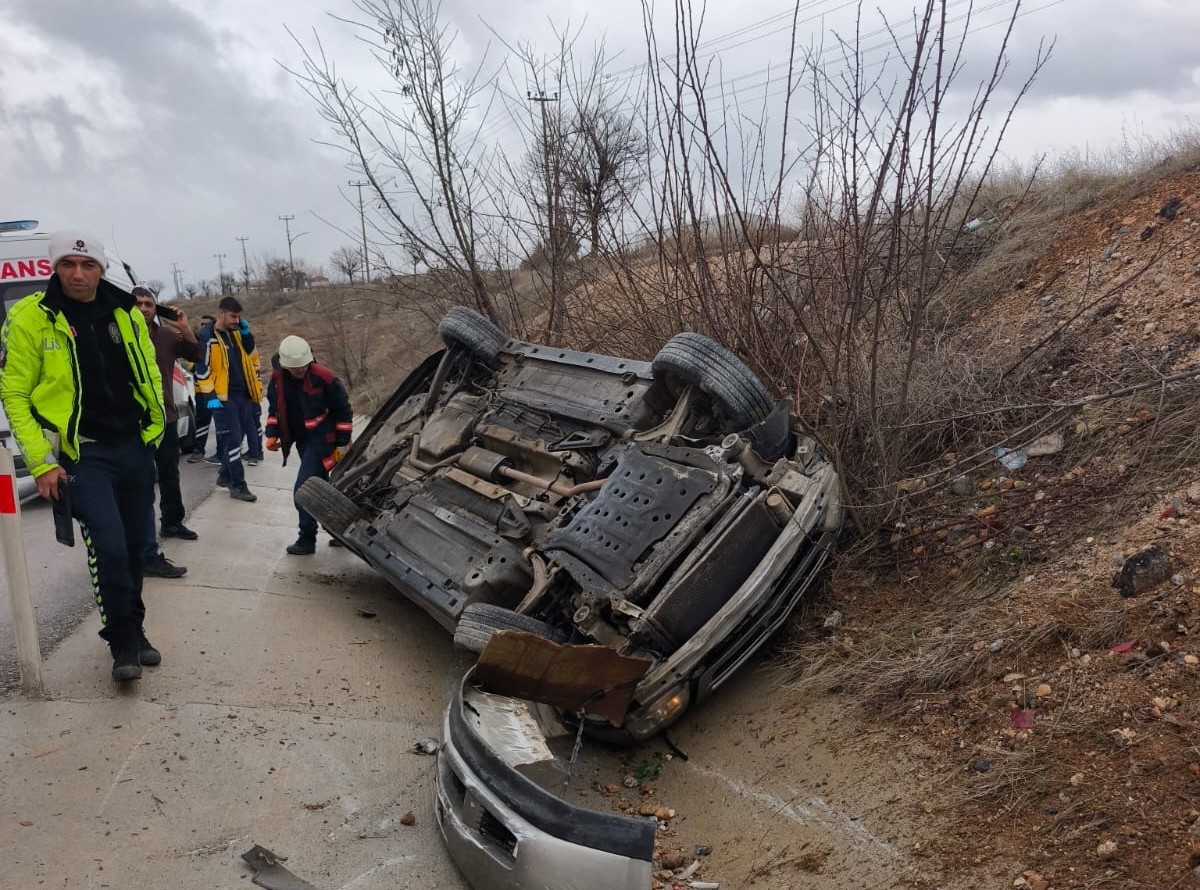 Malatya’da kontrolden çıkan araç takla atıp ters döndü: 6 yaralı
