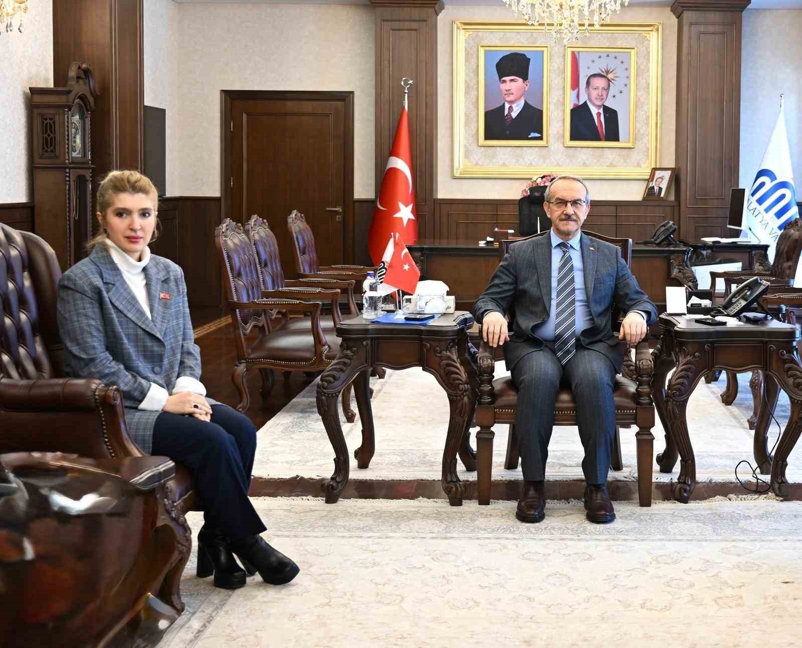 Malatya’da konut, rezerv alan ve sanayi için yoğun mesai
Malatya’da konut, rezerv alan ve sanayi için yoğun mesai