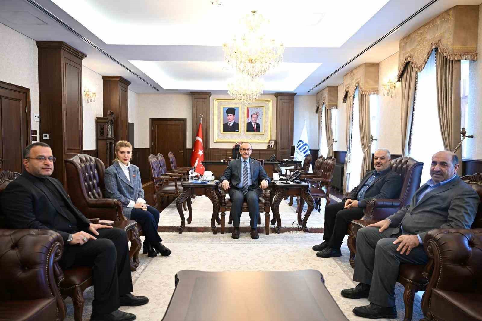 Malatya’da konut, rezerv alan ve sanayi için yoğun mesai
Malatya’da konut, rezerv alan ve sanayi için yoğun mesai