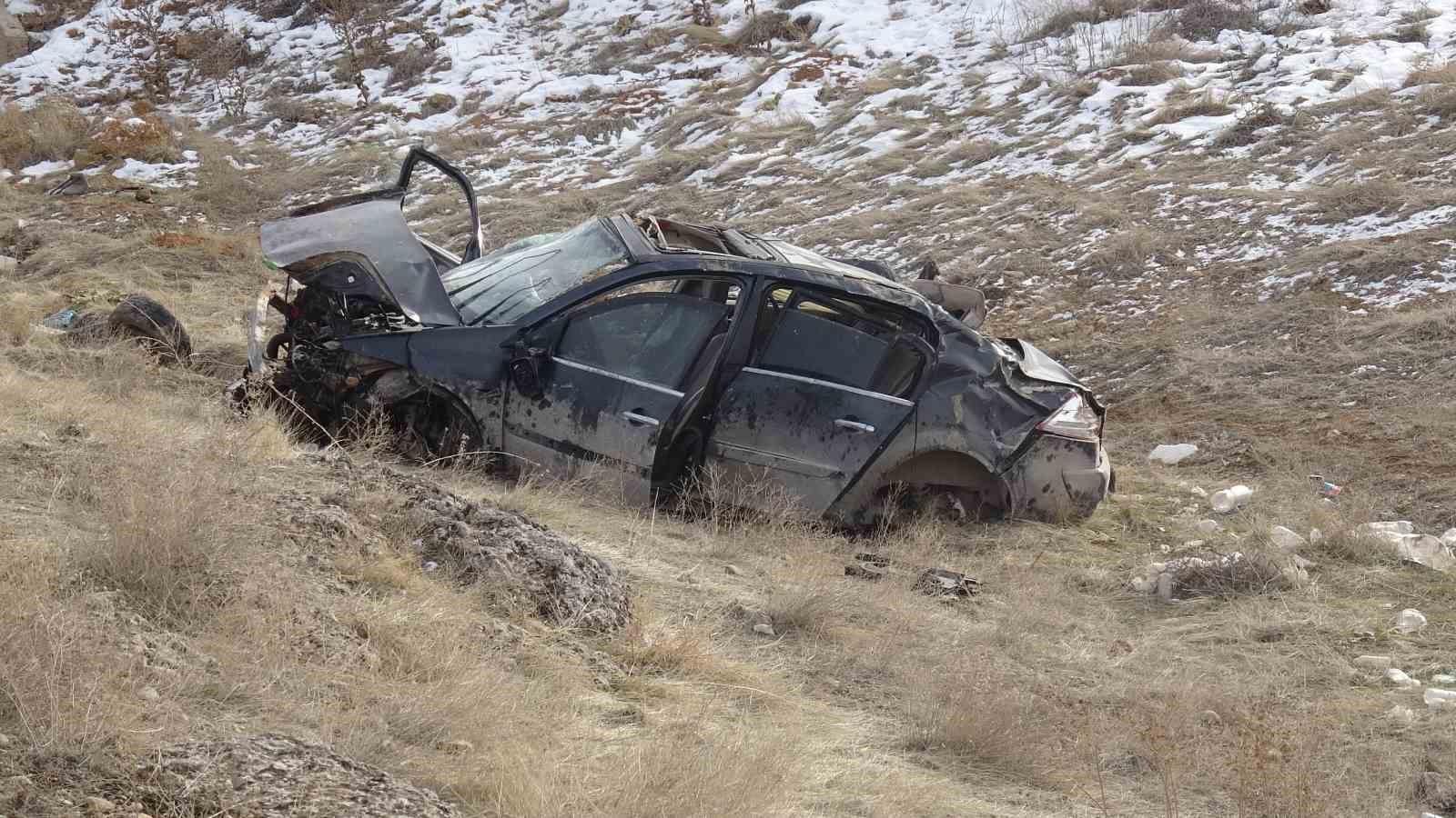 Malatya’da lastiği patlayan otomobil şarampole uçtu: 1 ölü, 2 yaralı
