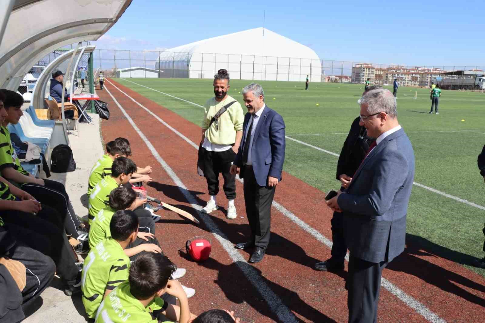 Malatya’da okul sporları yıldızlar kriket grup müsabakaları başladı
