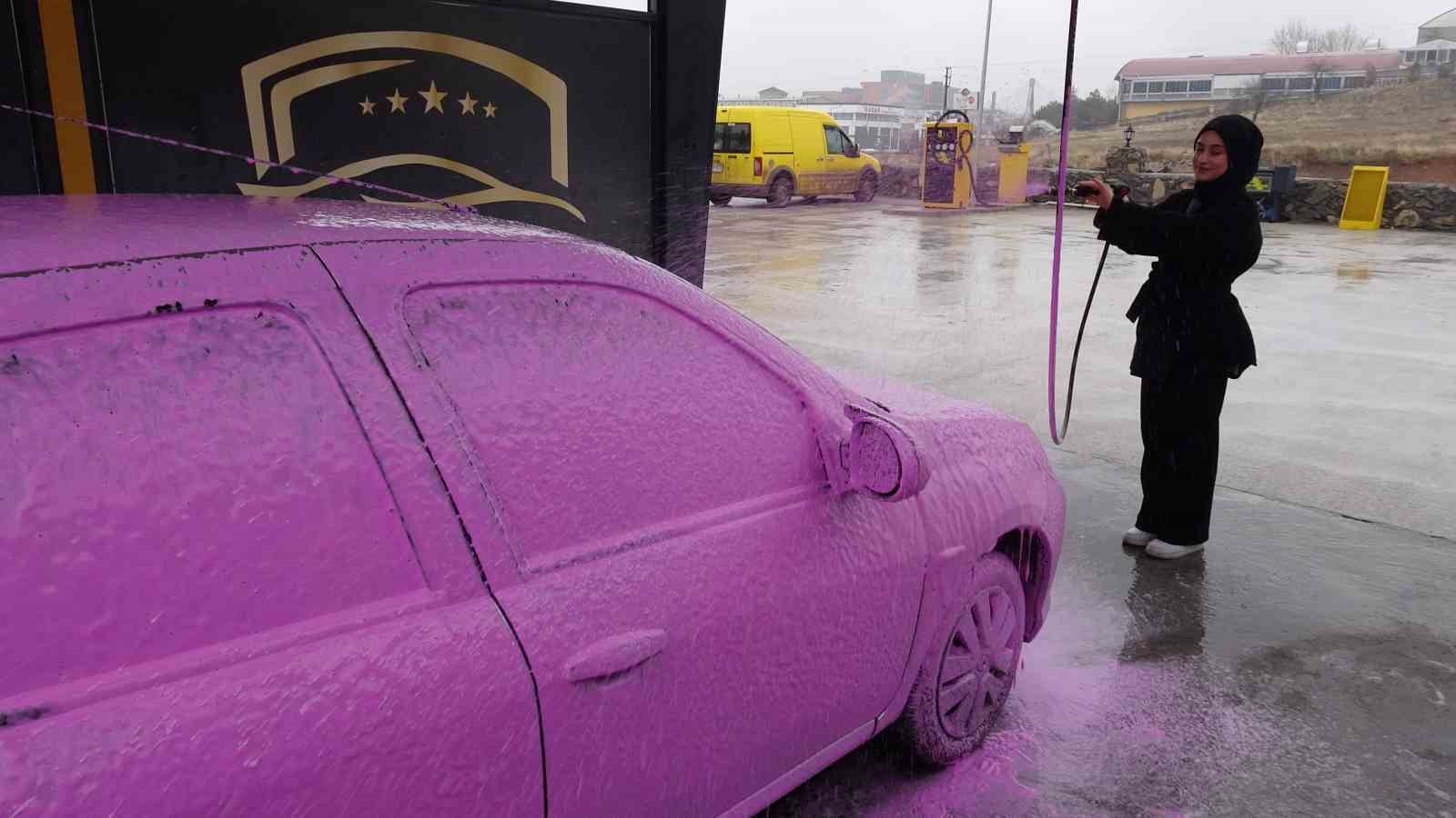 Malatya’da oto yıkamaya renk geldi
