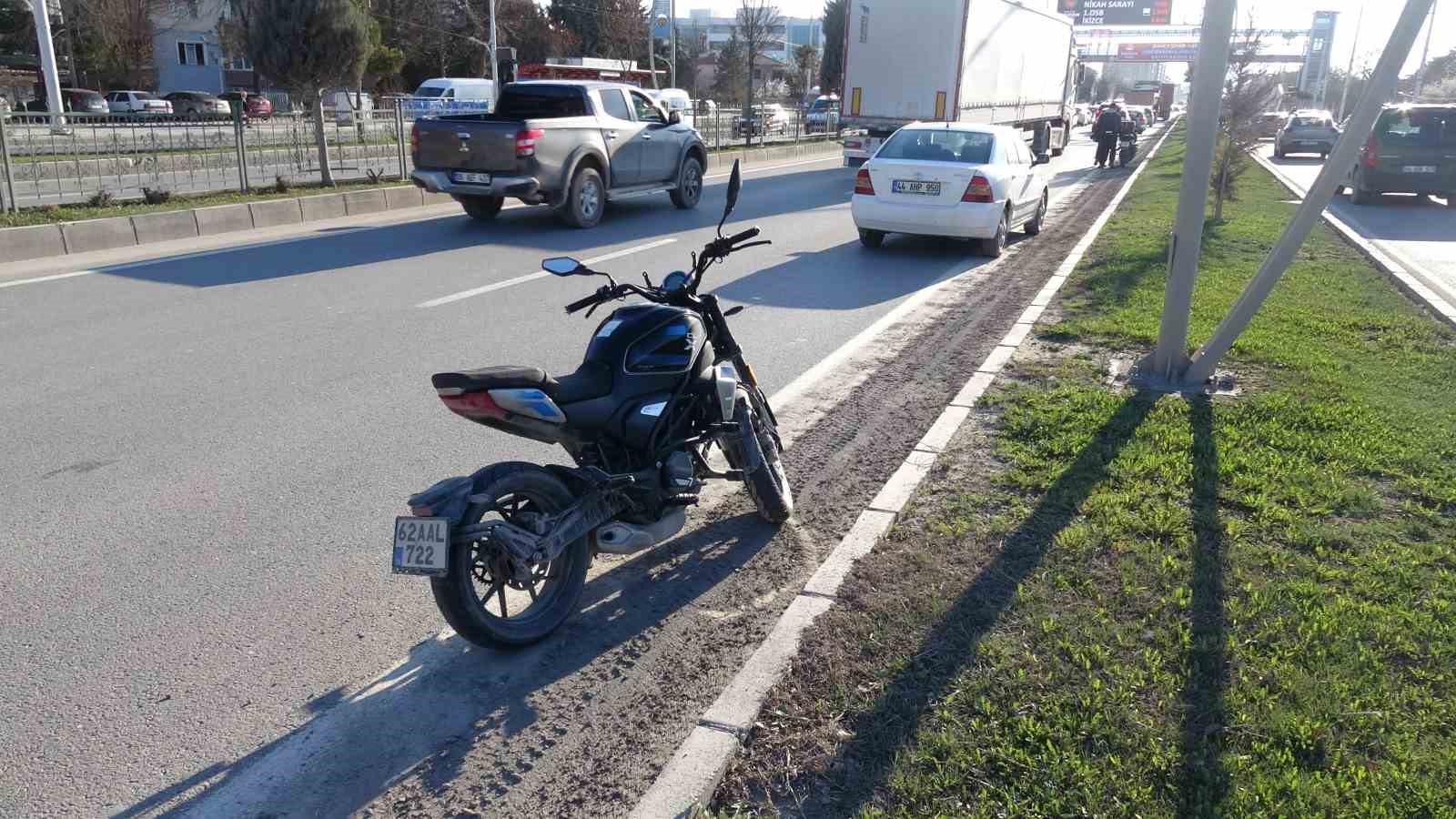 Malatya’da otomobil ile çarpışan motosiklet devrildi: 2 yaralı
