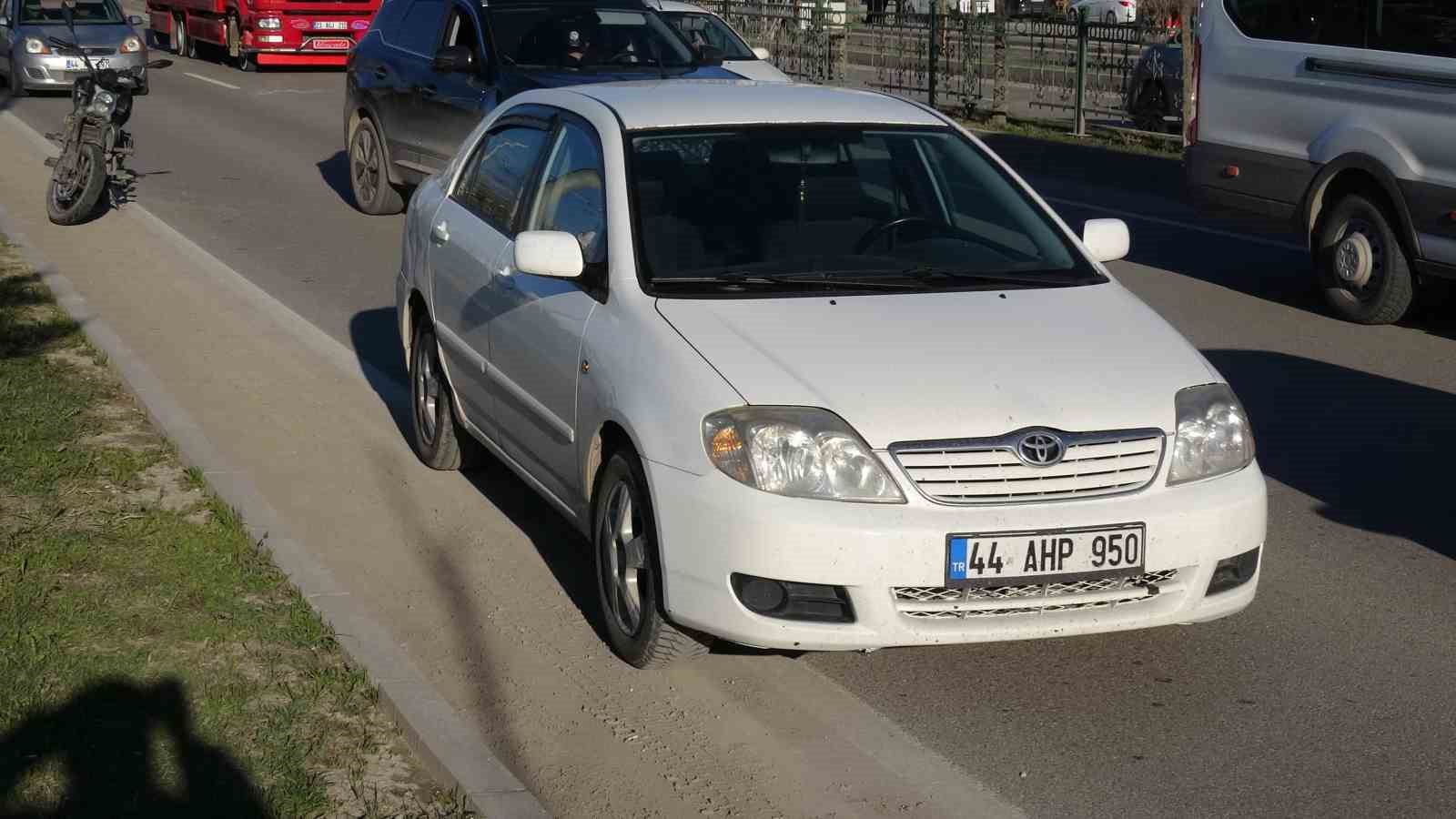 Malatya’da otomobil ile çarpışan motosiklet devrildi: 2 yaralı
