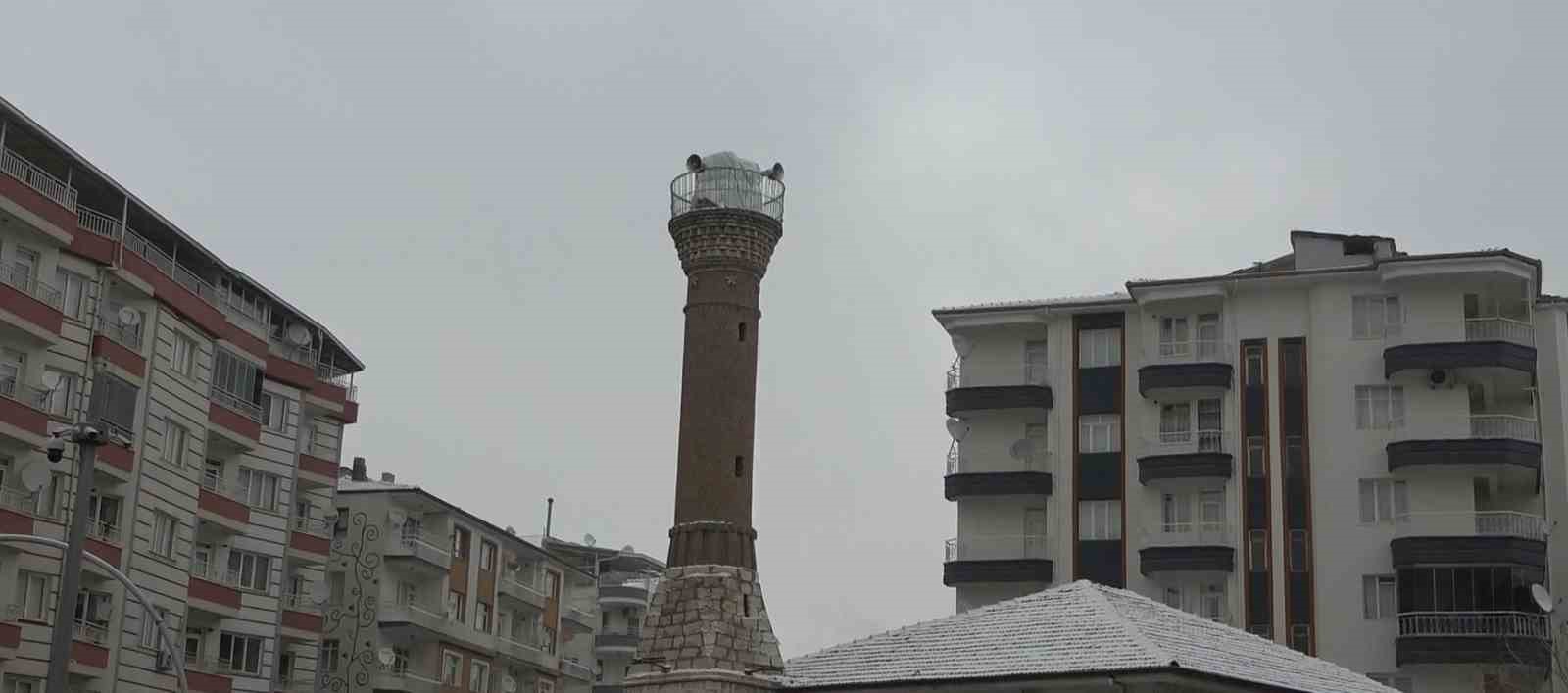 Malatya’da Paşaköşkü Camisi’nin hasarlı minaresi onarılıyor
