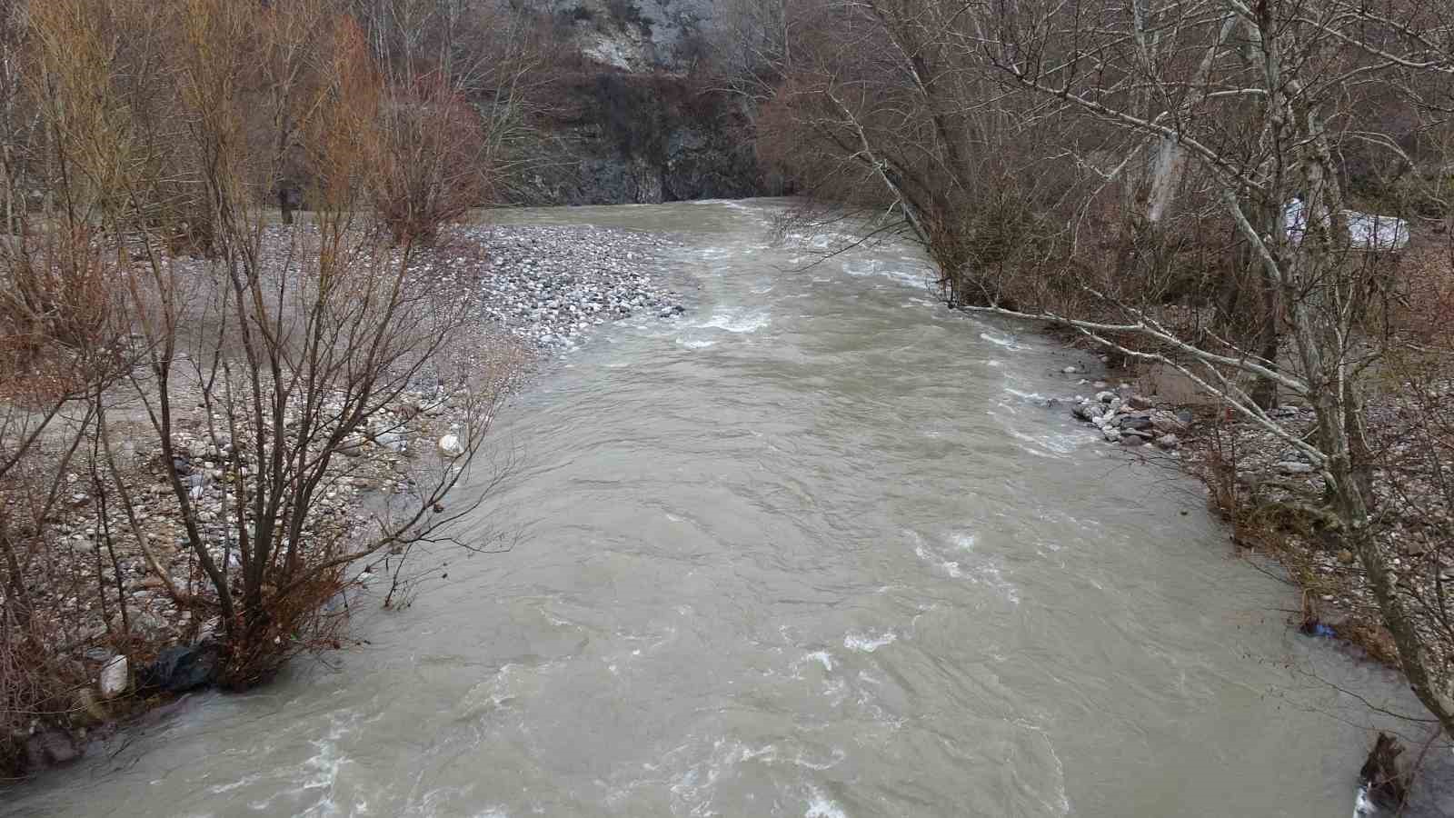 Malatya’da sağanak ve kar yağışı dereleri taşırdı
