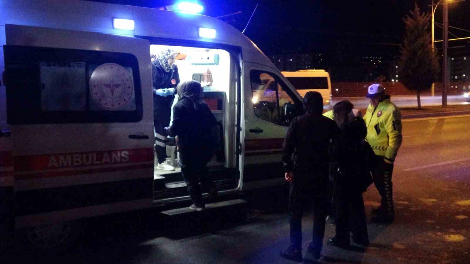 Malatya’da üç aracın karıştığı kazada 4 kişi yaralandı
