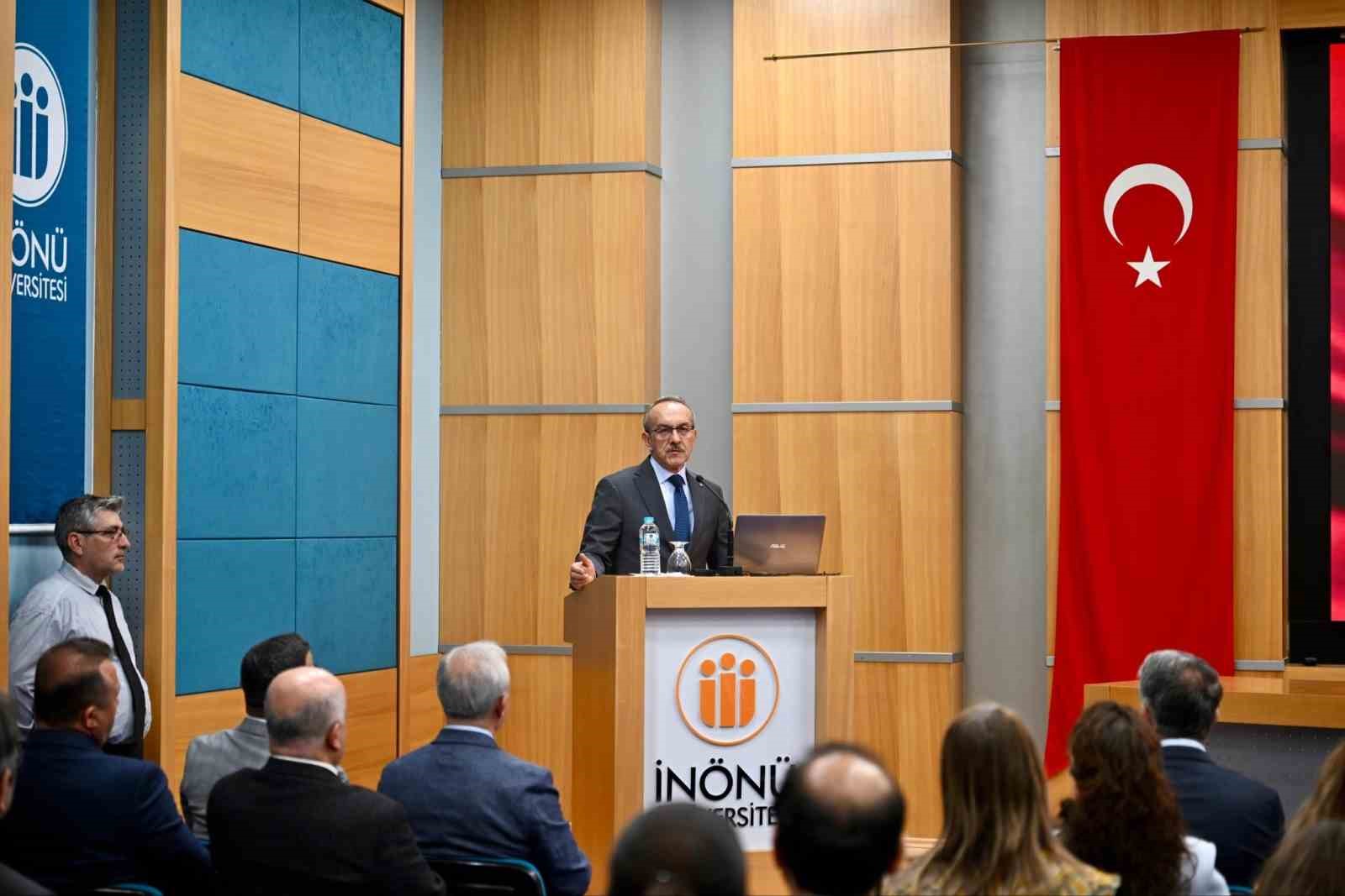 Malatya’da üniversite yöneticilerine eğitim programı
Malatya’da üniversite yöneticilerine eğitim programı