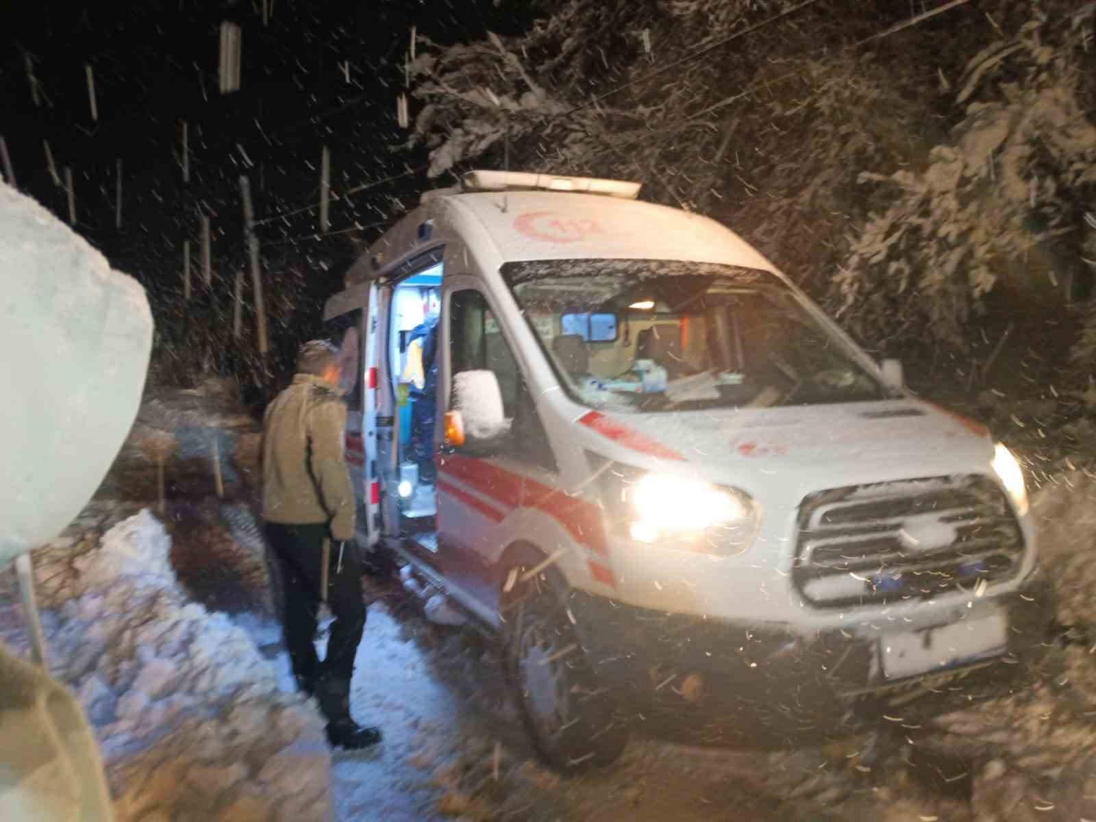 Malatya’da yolda mahsur kalan vatandaşları belediye ekipleri kurtardı
