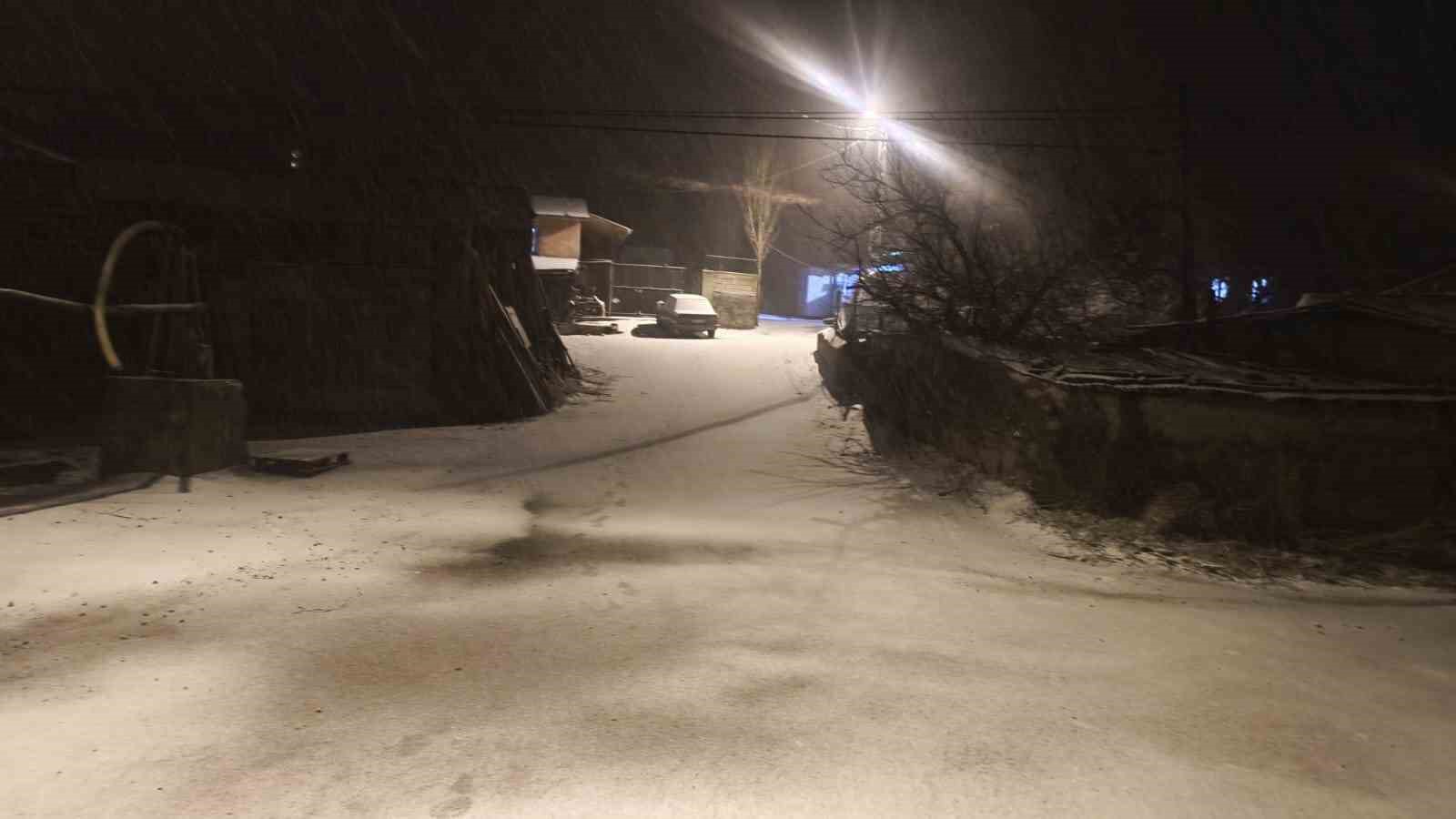 Malatya’nın yüksek kesimlerinde kar yağışı etkili oluyor
