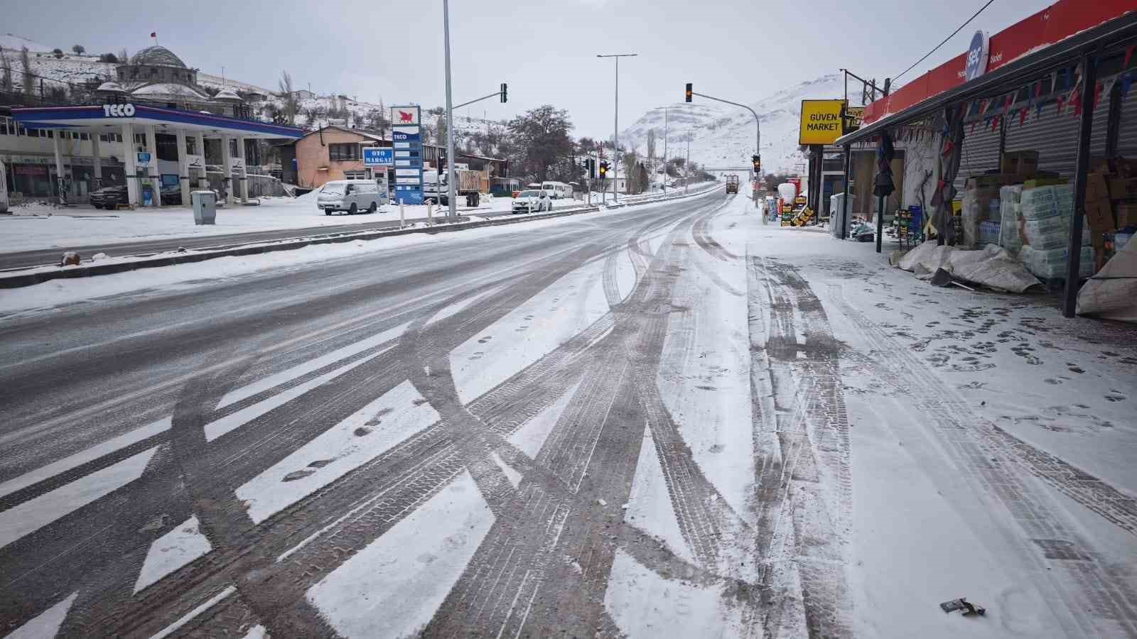 Malatya’nın yüksek kesimlerinde kar yağışı etkili oluyor
