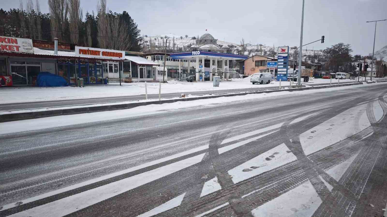 Malatya’nın yüksek kesimlerinde kar yağışı etkili oluyor

