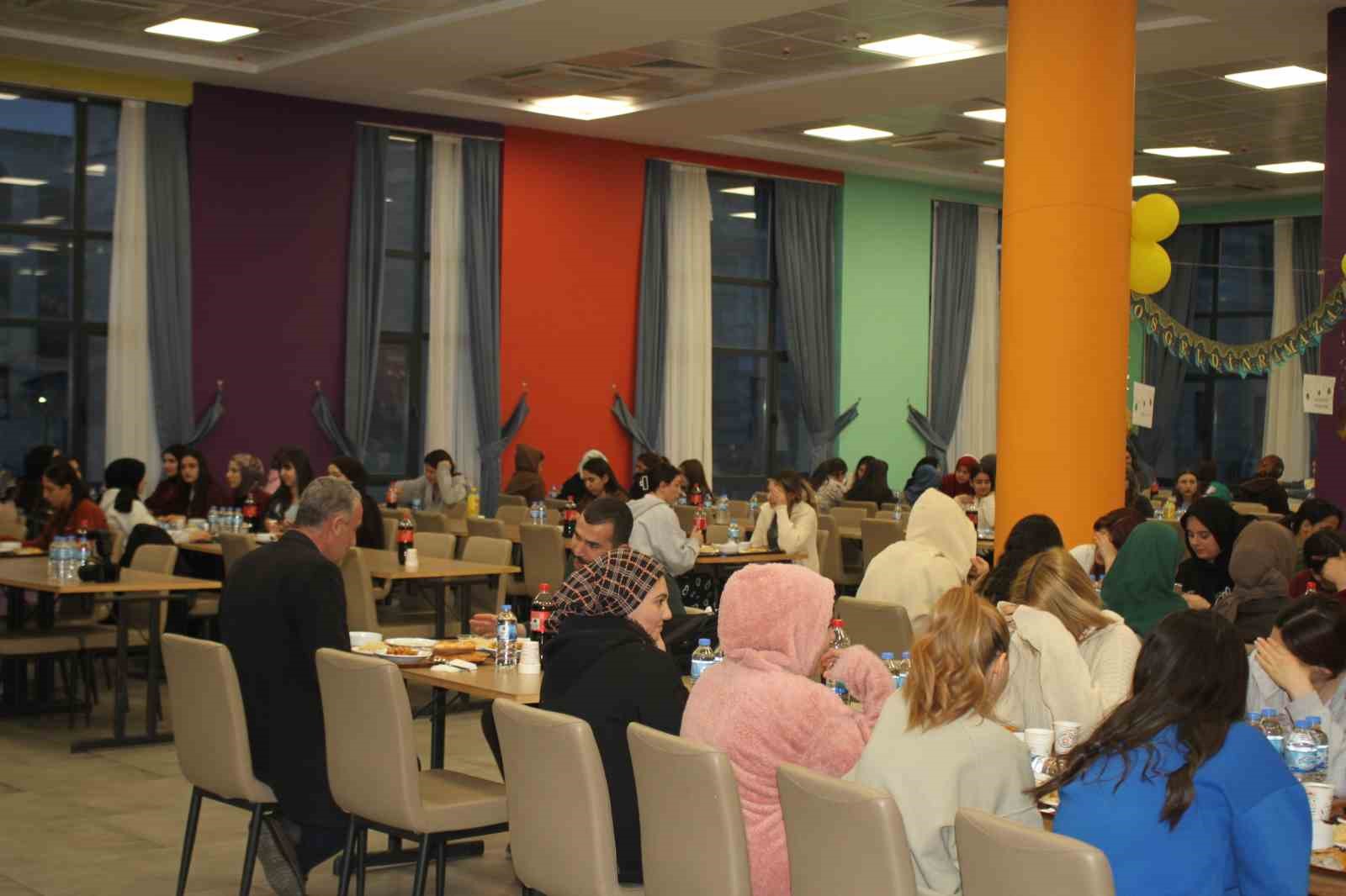 Malazgirt Gençlik ve Spor Müdürlüğü’nden anlamlı iftar buluşması
Malazgirt Gençlik ve Spor Müdürlüğü’nden anlamlı iftar buluşması