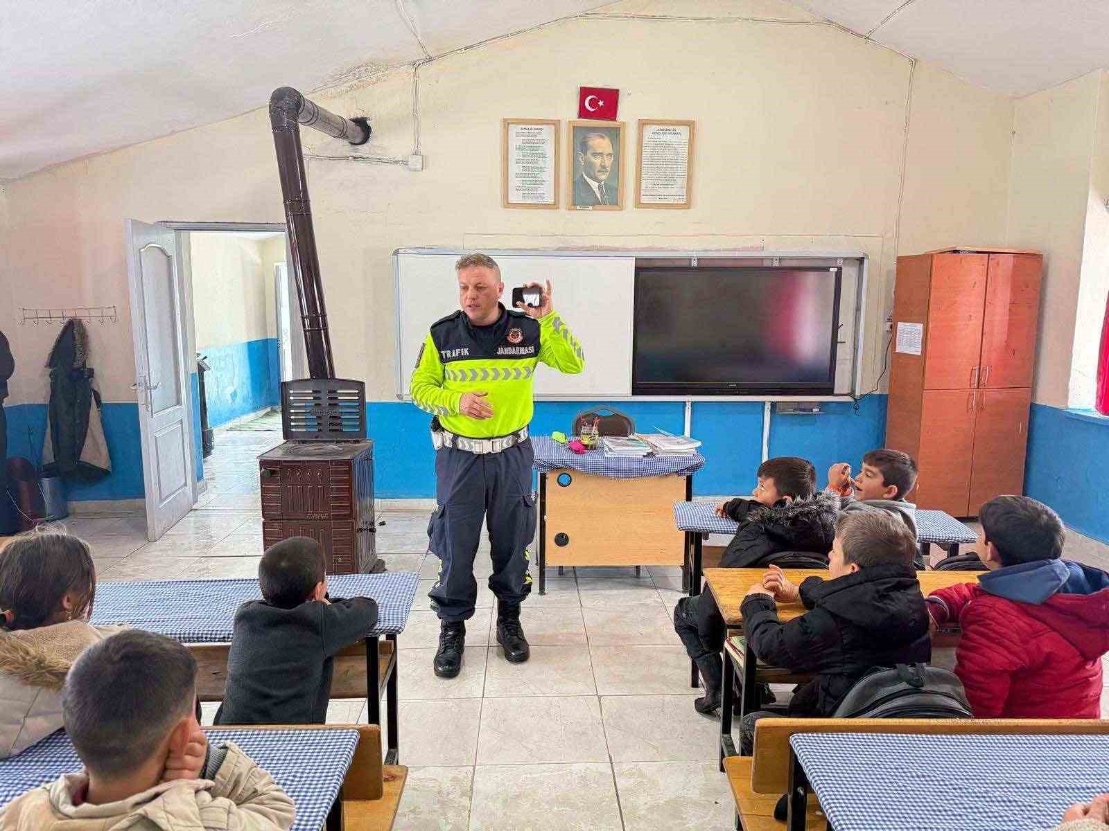 Malazgirt’te 52 öğrenciye trafik eğitimi
