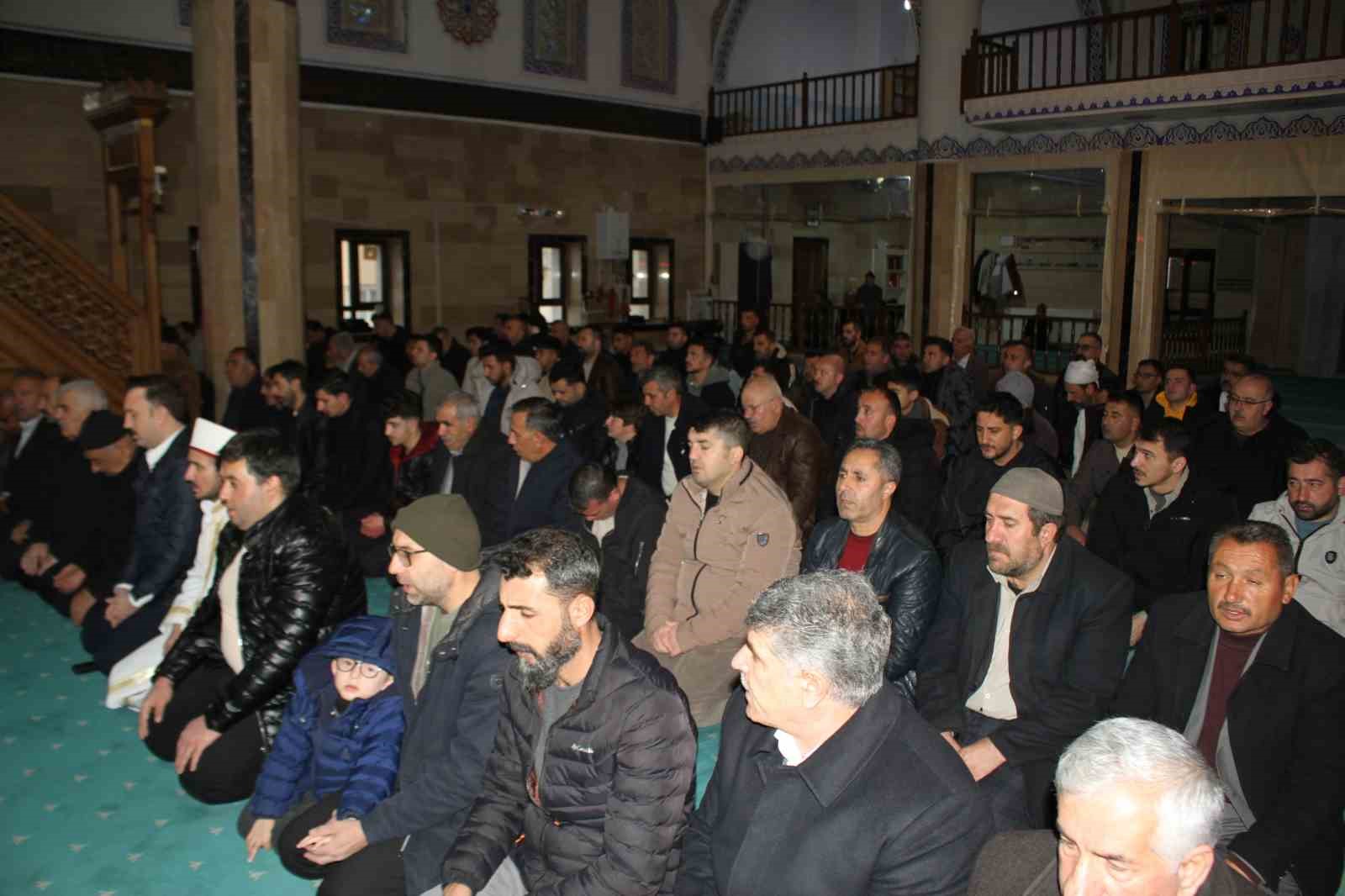 Malazgirt’te bayram namazı coşkusu
