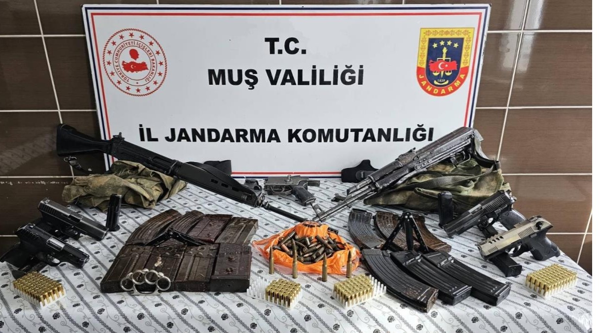 Malazgirt’te çok sayıda silah ve mühimmat ele geçirildi
